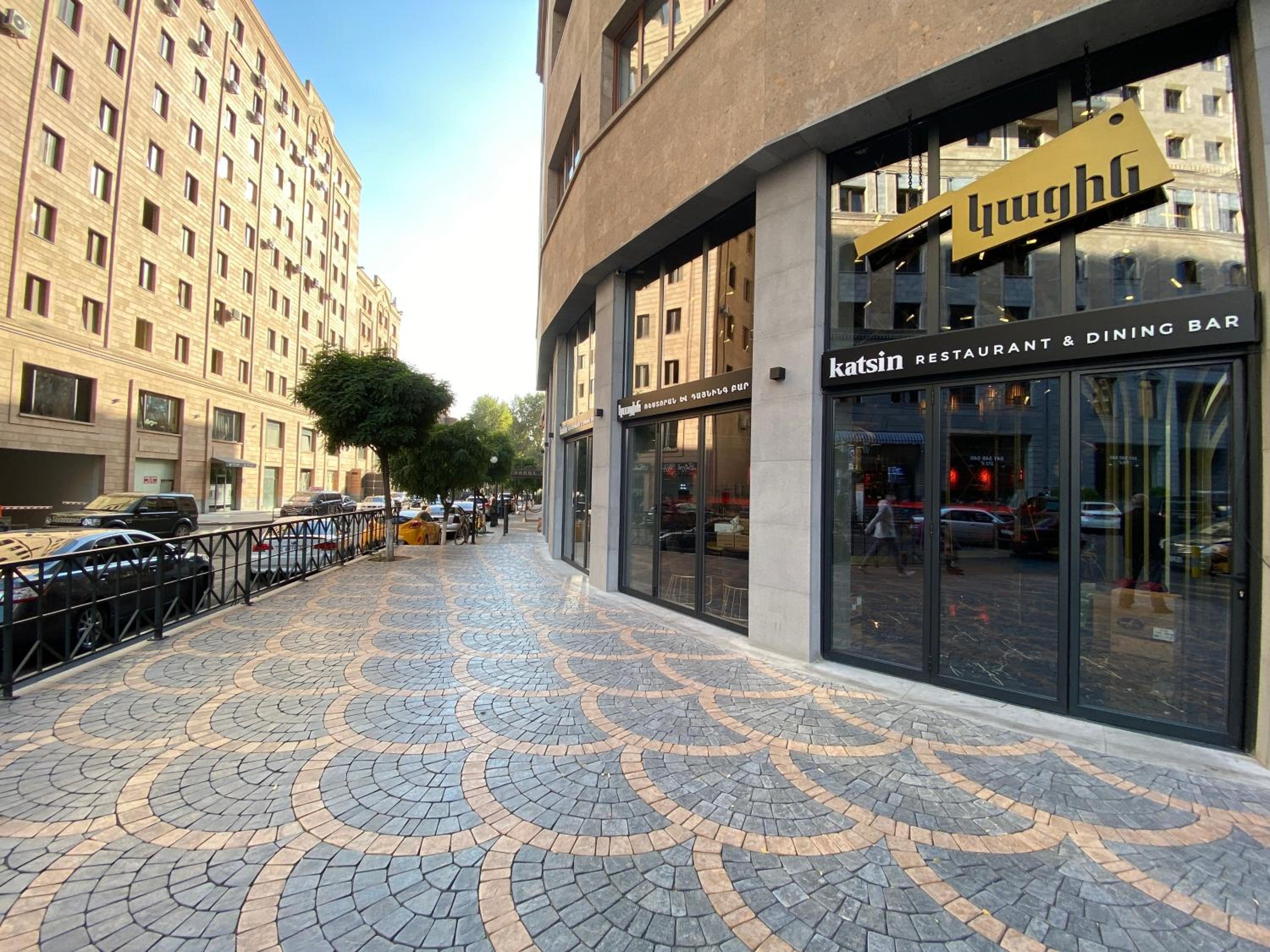 Amiryan street, 3 bedrooms Luxury apartment AM440