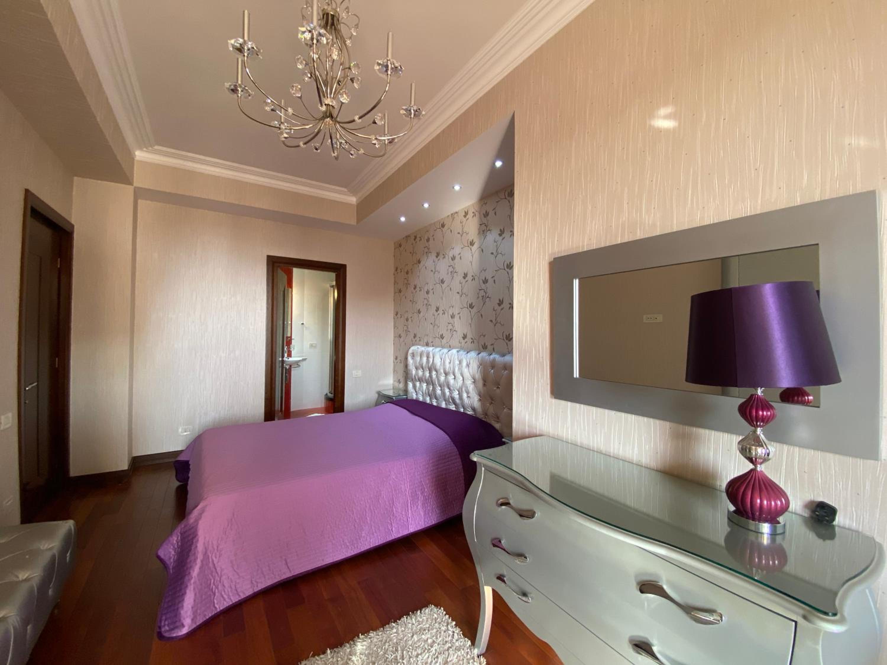 Amiryan street, 3 bedrooms Luxury apartment AM440