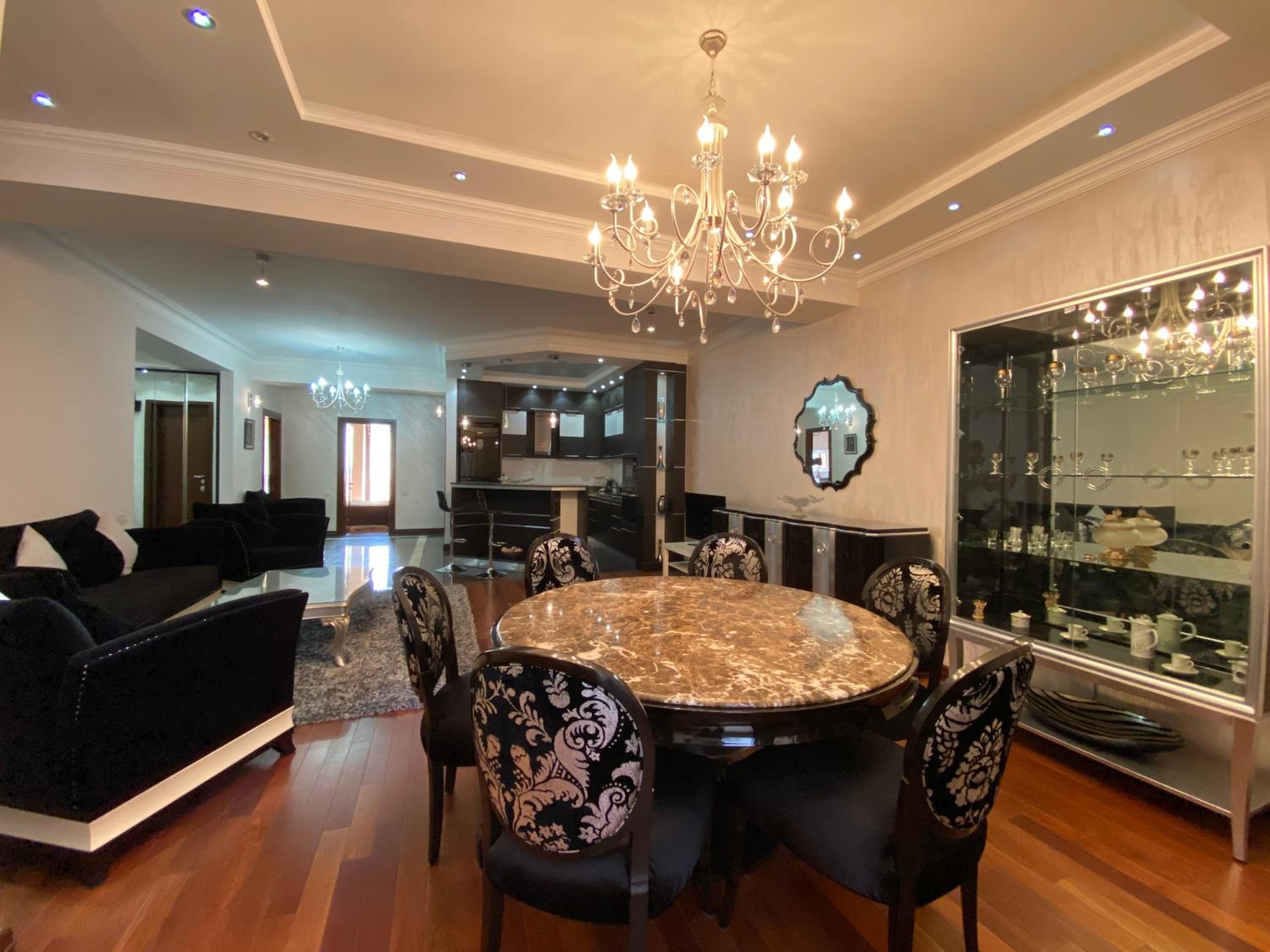 Amiryan street, 3 bedrooms Luxury apartment AM440