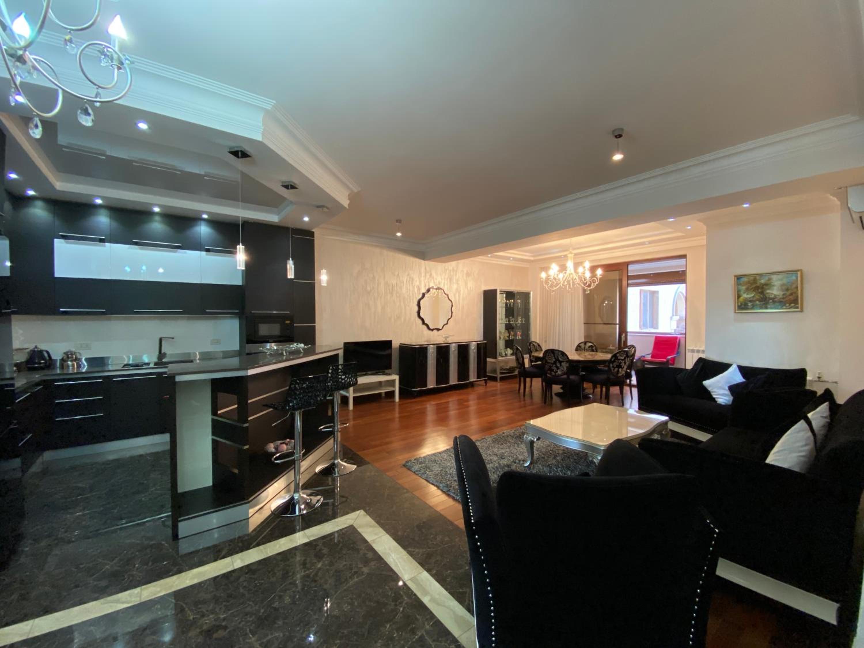 Amiryan street, 3 bedrooms Luxury apartment AM440