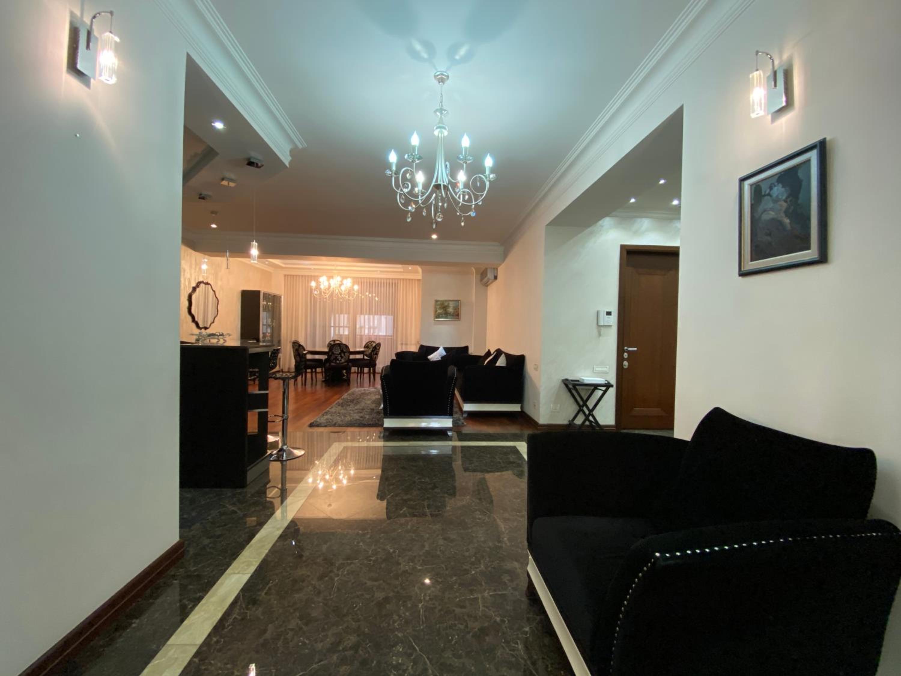 Amiryan street, 3 bedrooms Luxury apartment AM440