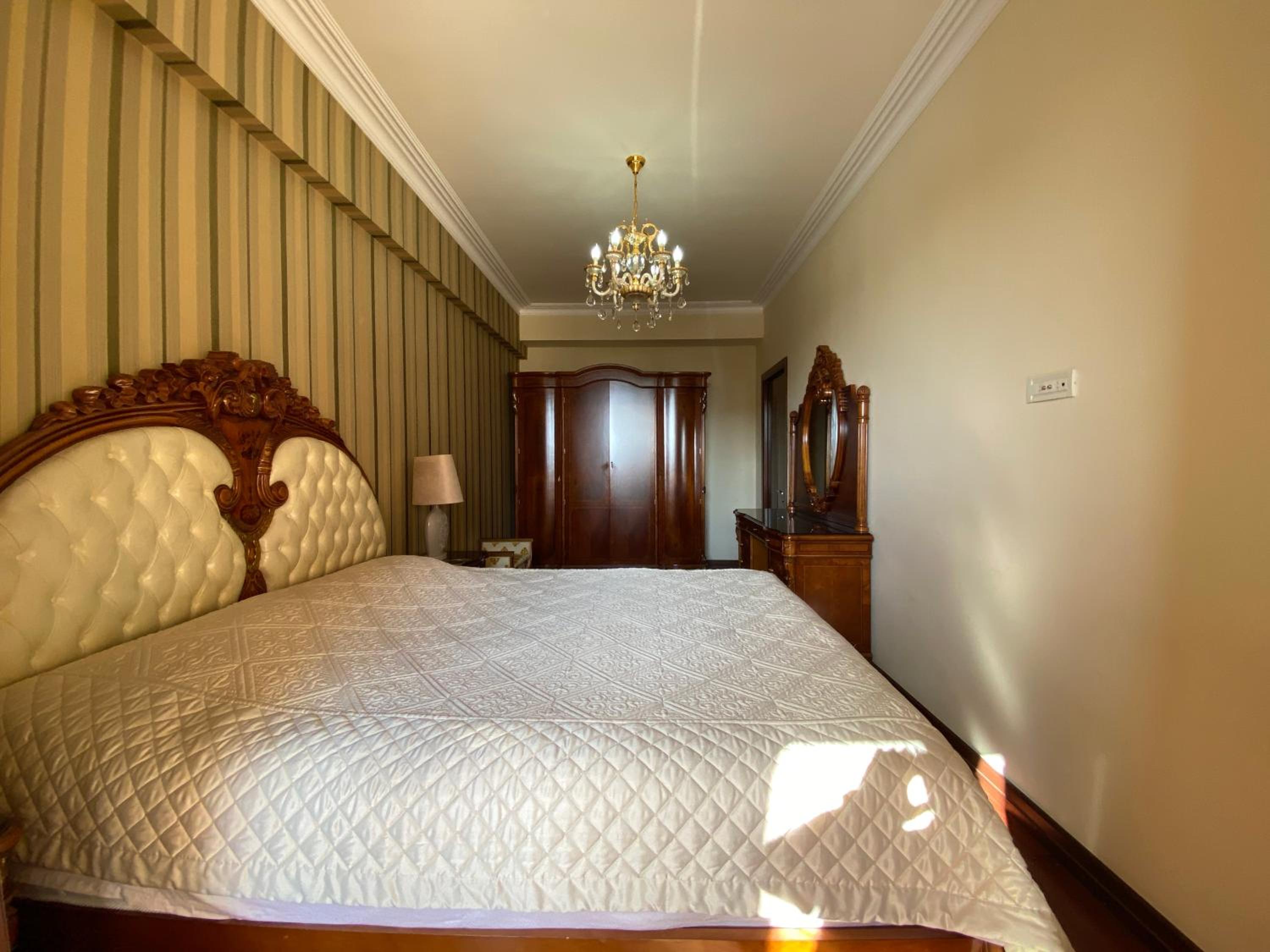 Amiryan street, 3 bedrooms Luxury apartment AM440