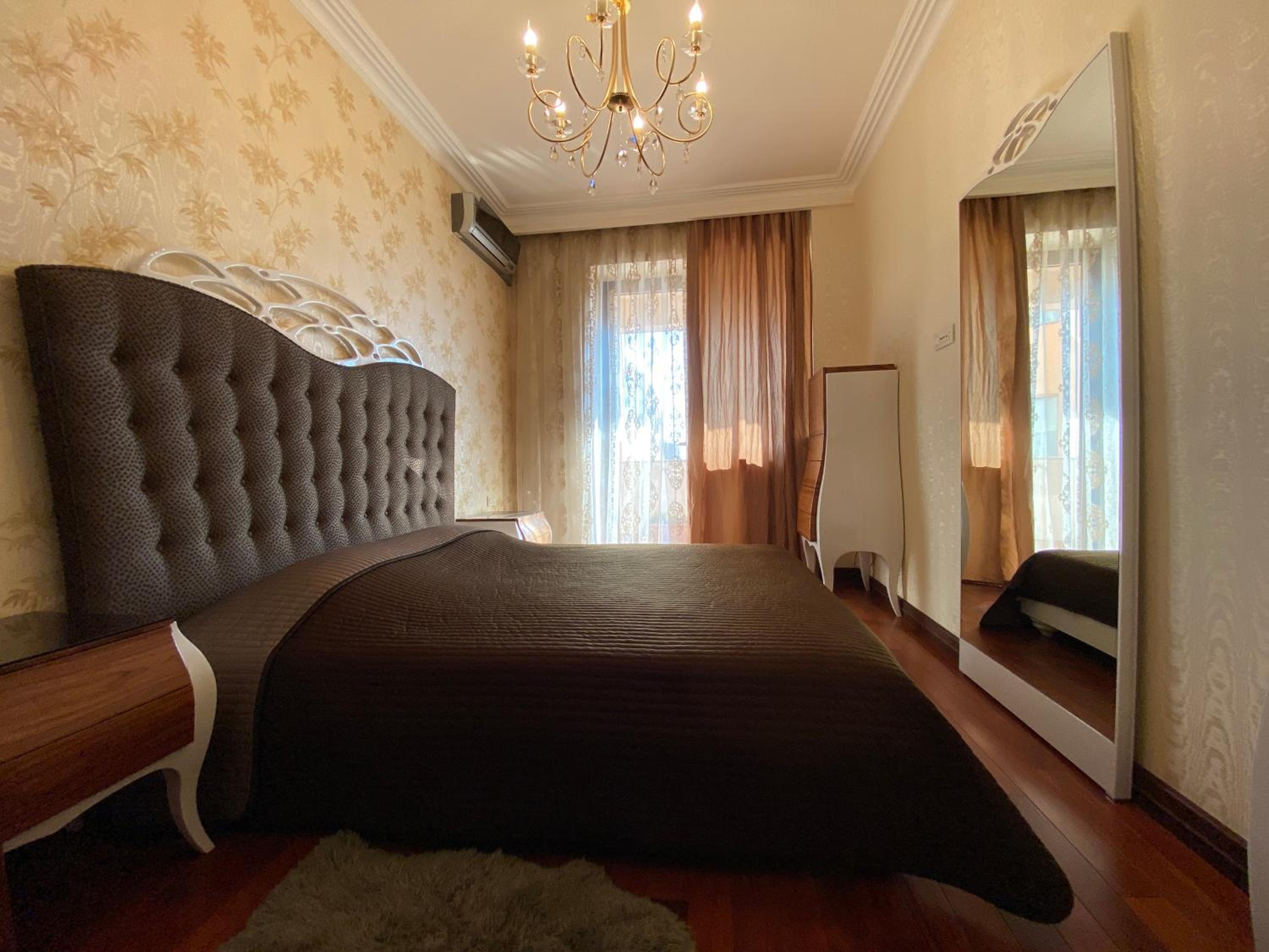 Amiryan street, 3 bedrooms Luxury apartment AM440