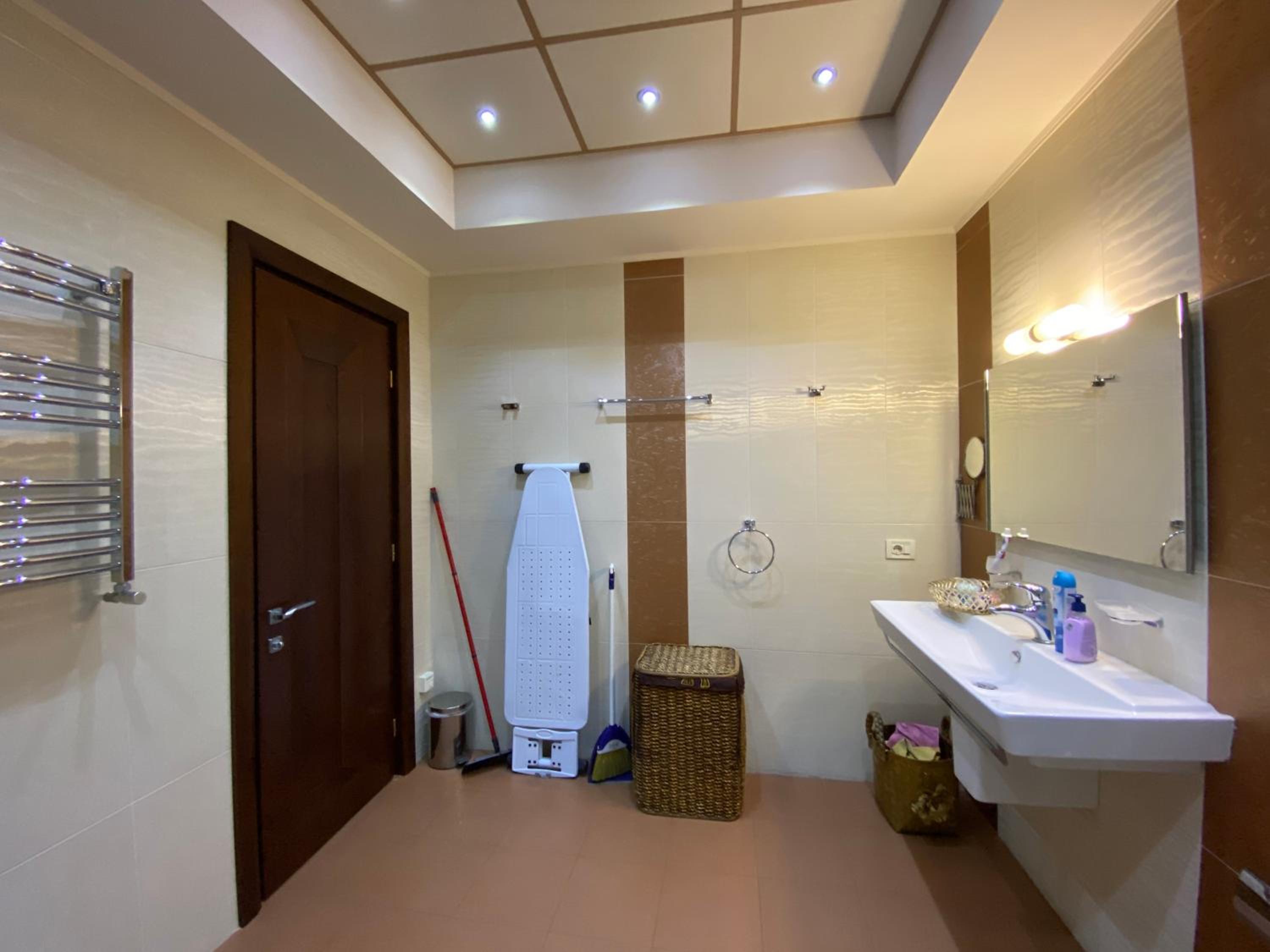 Amiryan street, 3 bedrooms Luxury apartment AM440