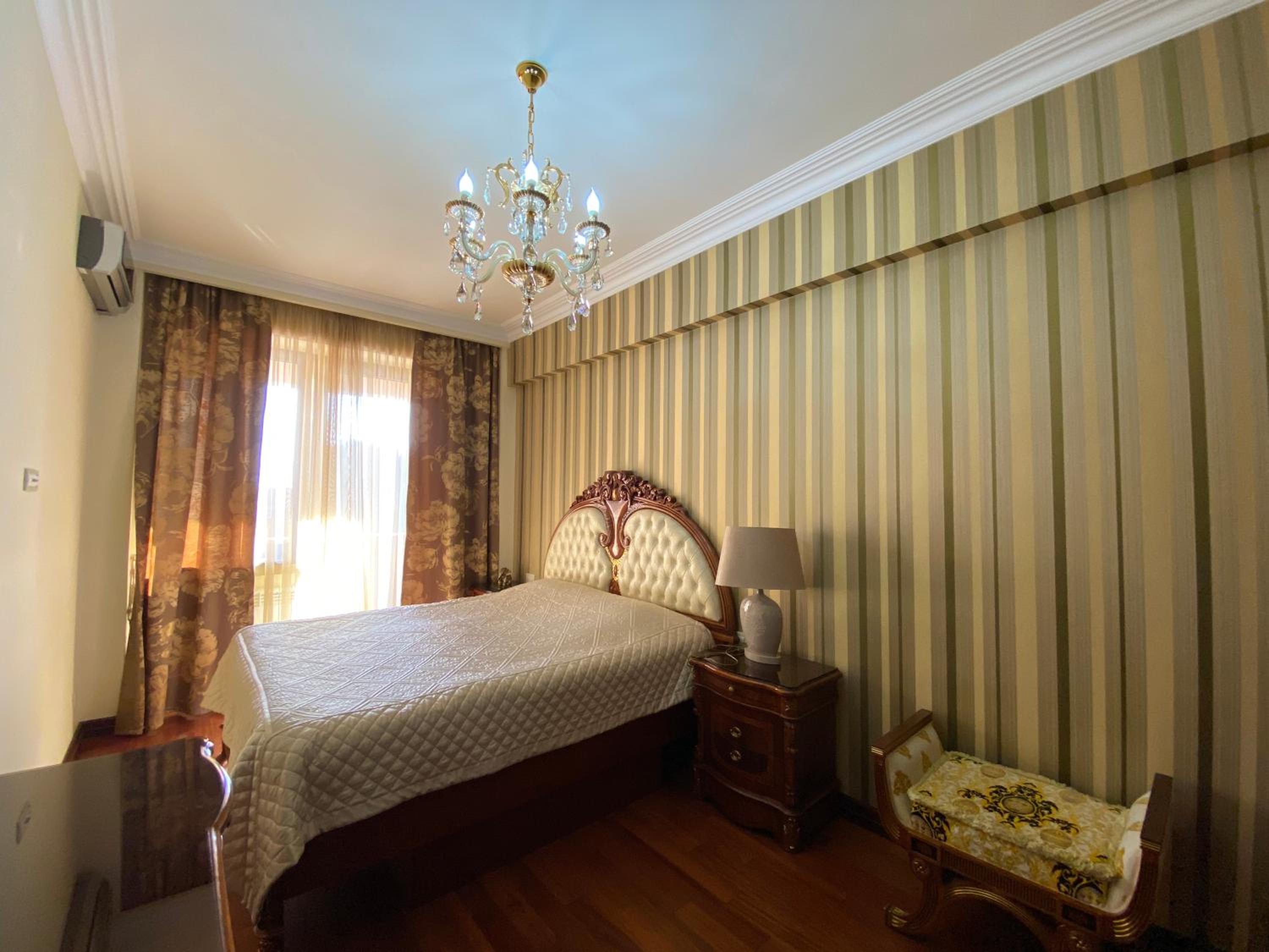 Amiryan street, 3 bedrooms Luxury apartment AM440