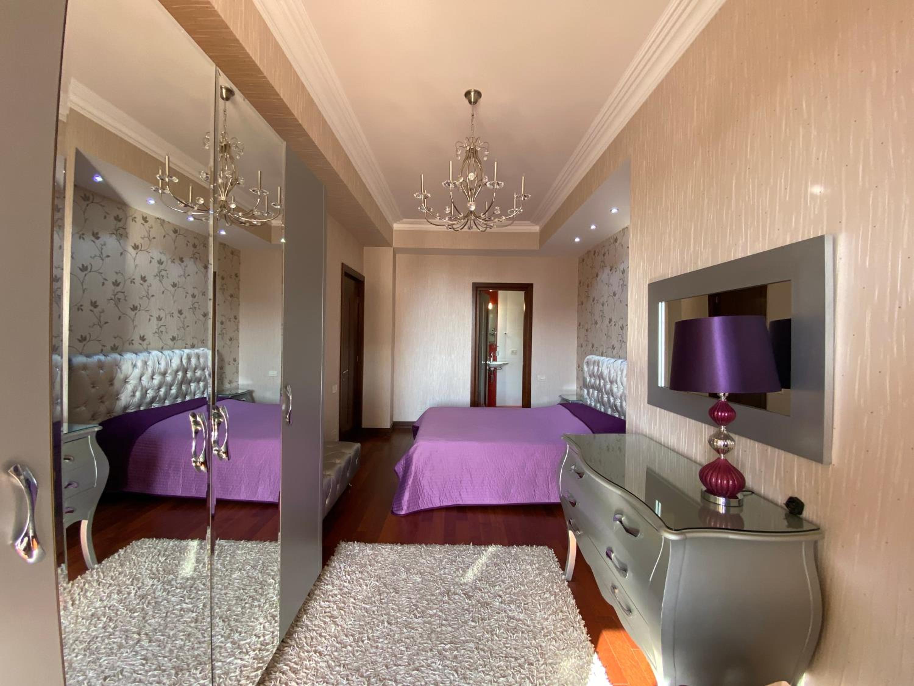 Amiryan street, 3 bedrooms Luxury apartment AM440