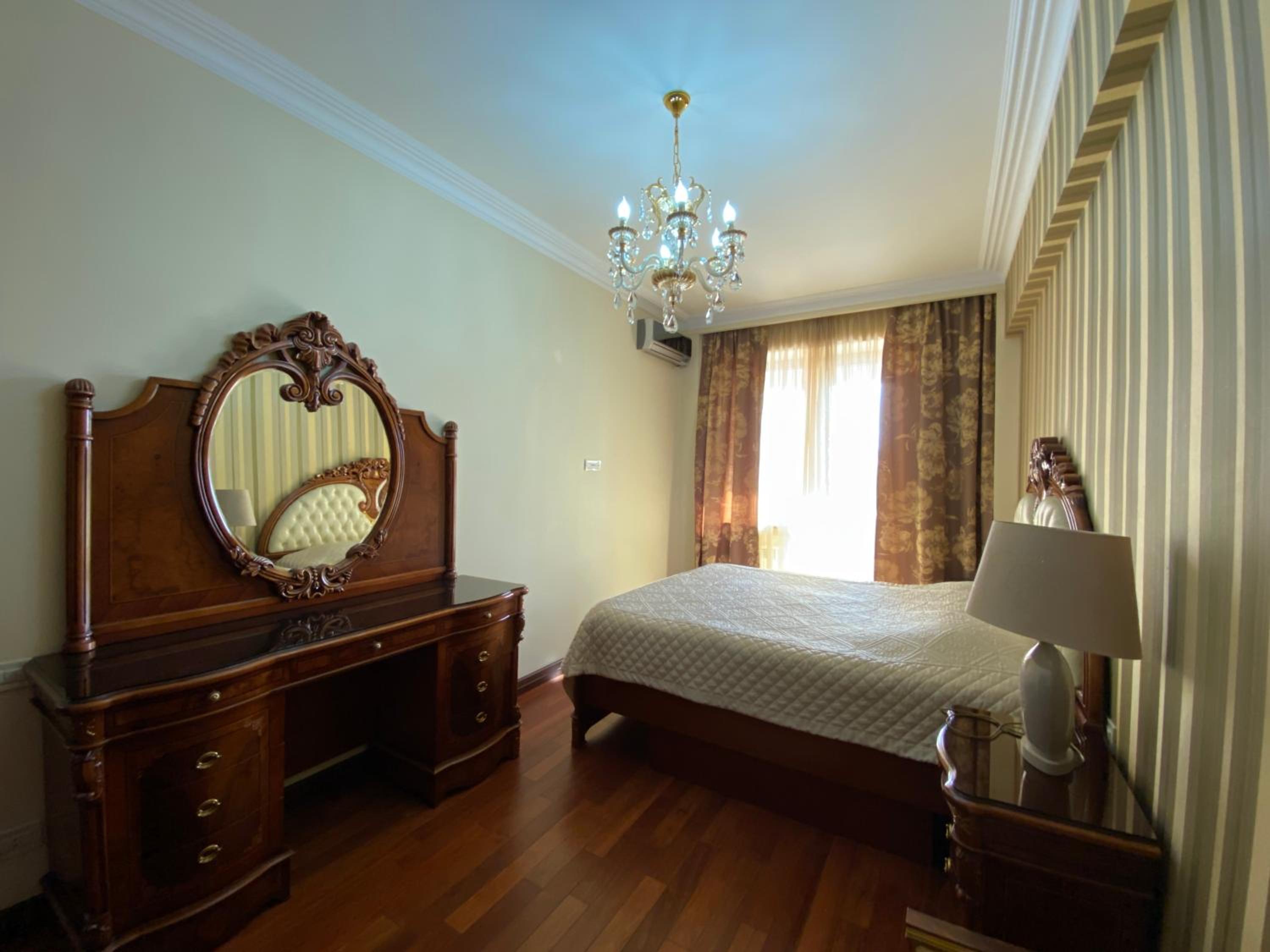 Amiryan street, 3 bedrooms Luxury apartment AM440