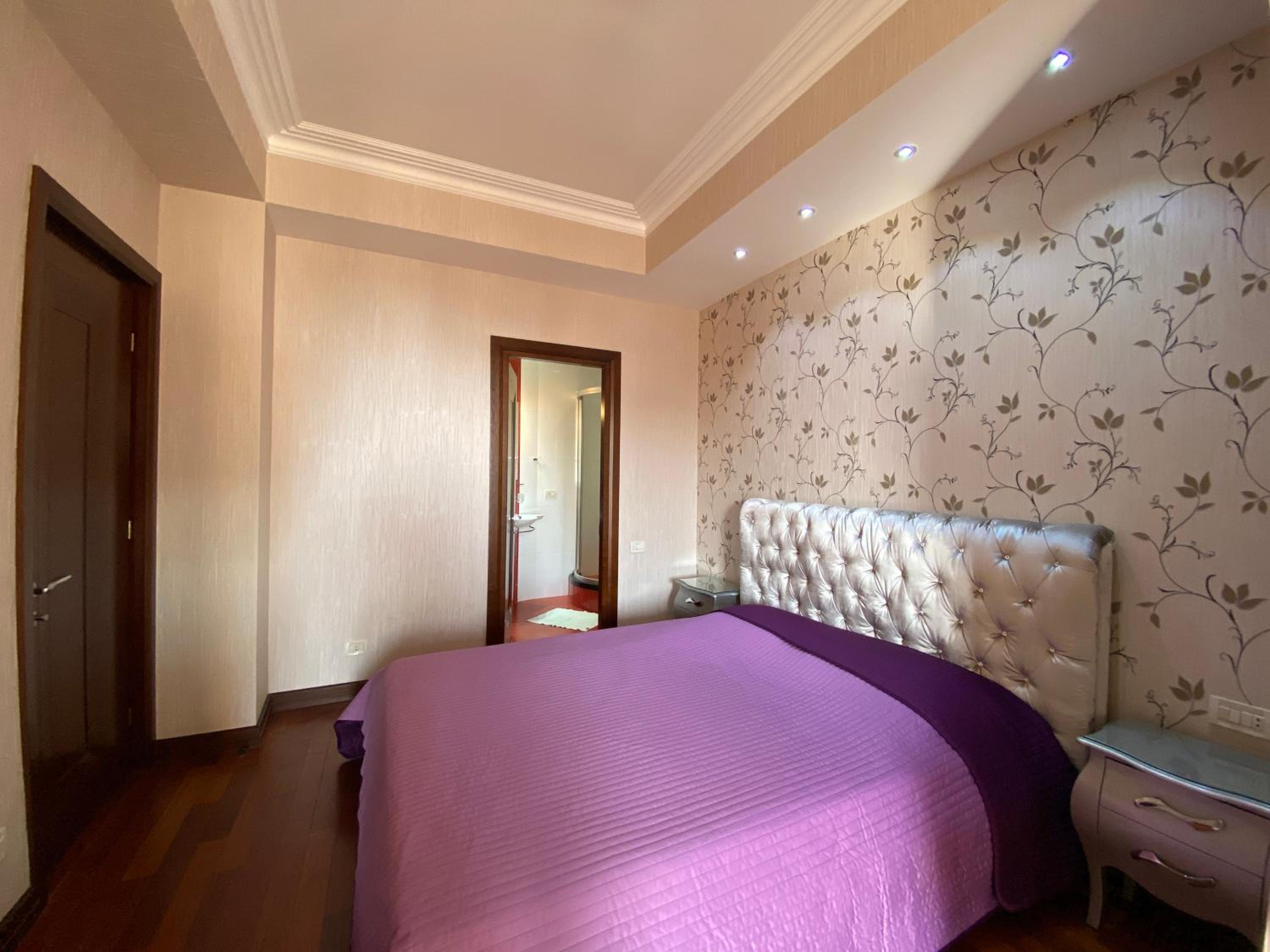 Amiryan street, 3 bedrooms Luxury apartment AM440