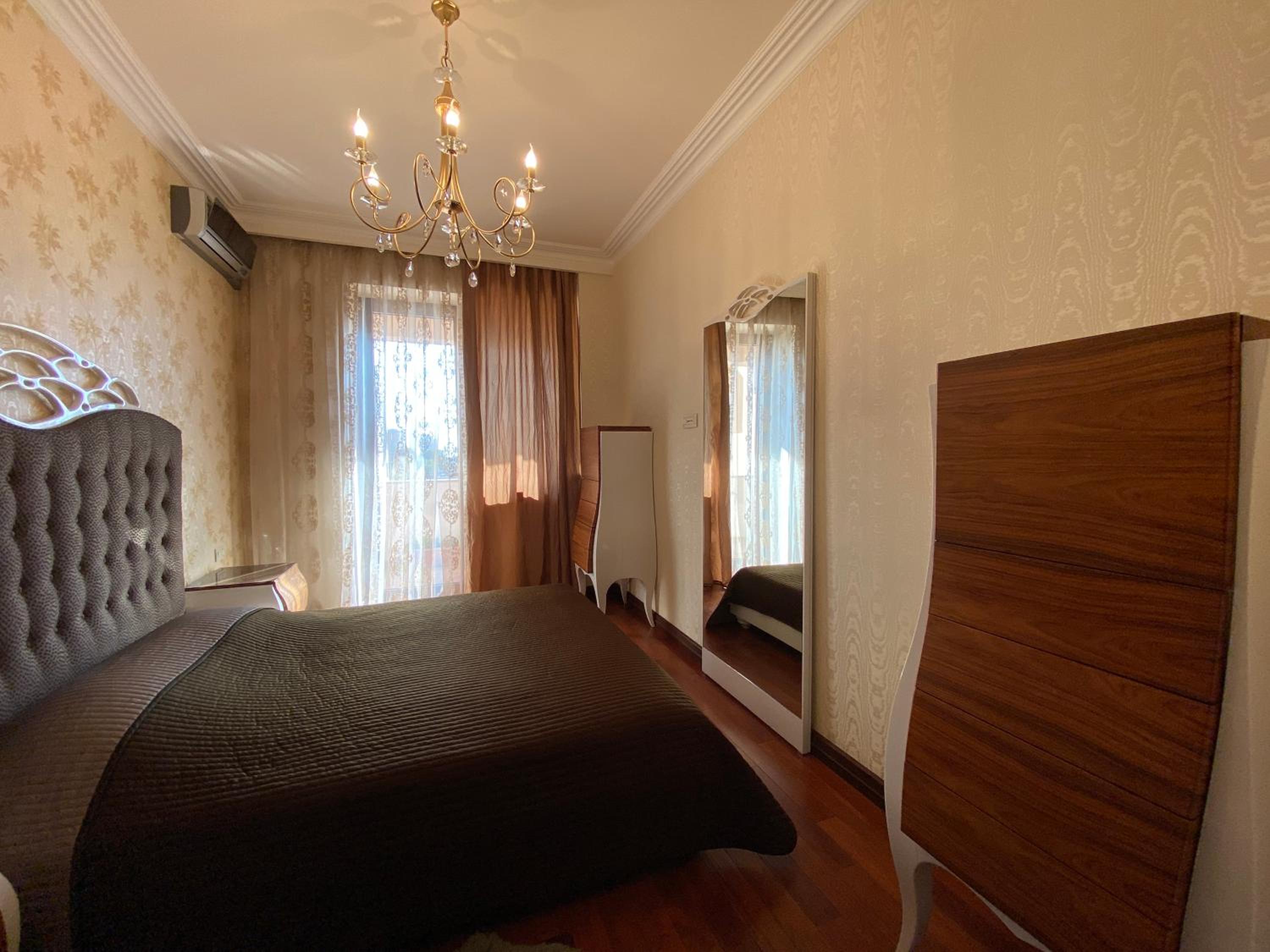 Amiryan street, 3 bedrooms Luxury apartment AM440