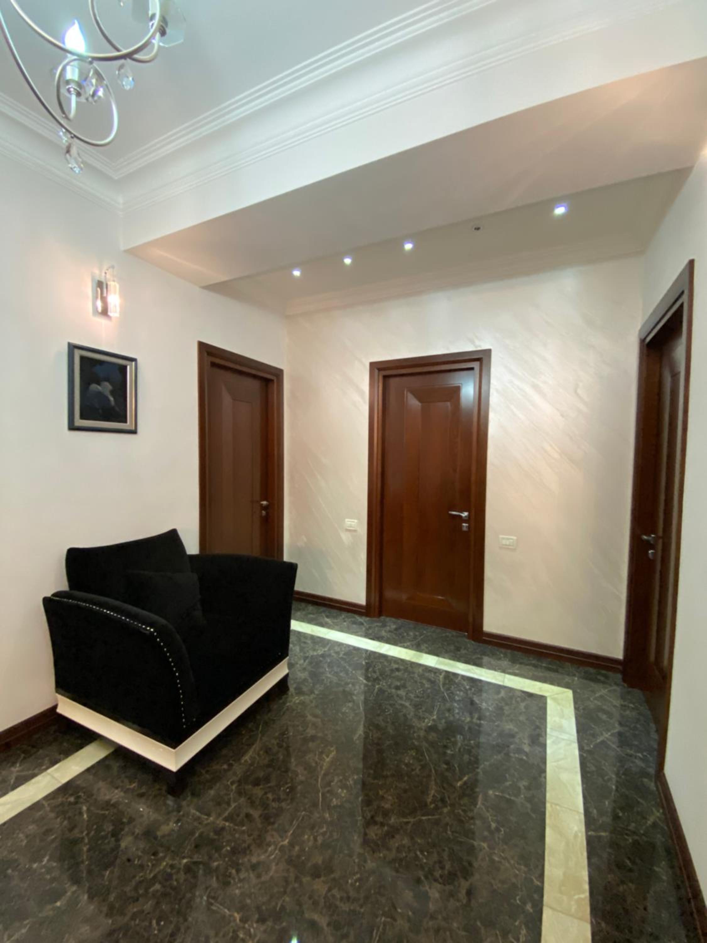 Amiryan street, 3 bedrooms Luxury apartment AM440