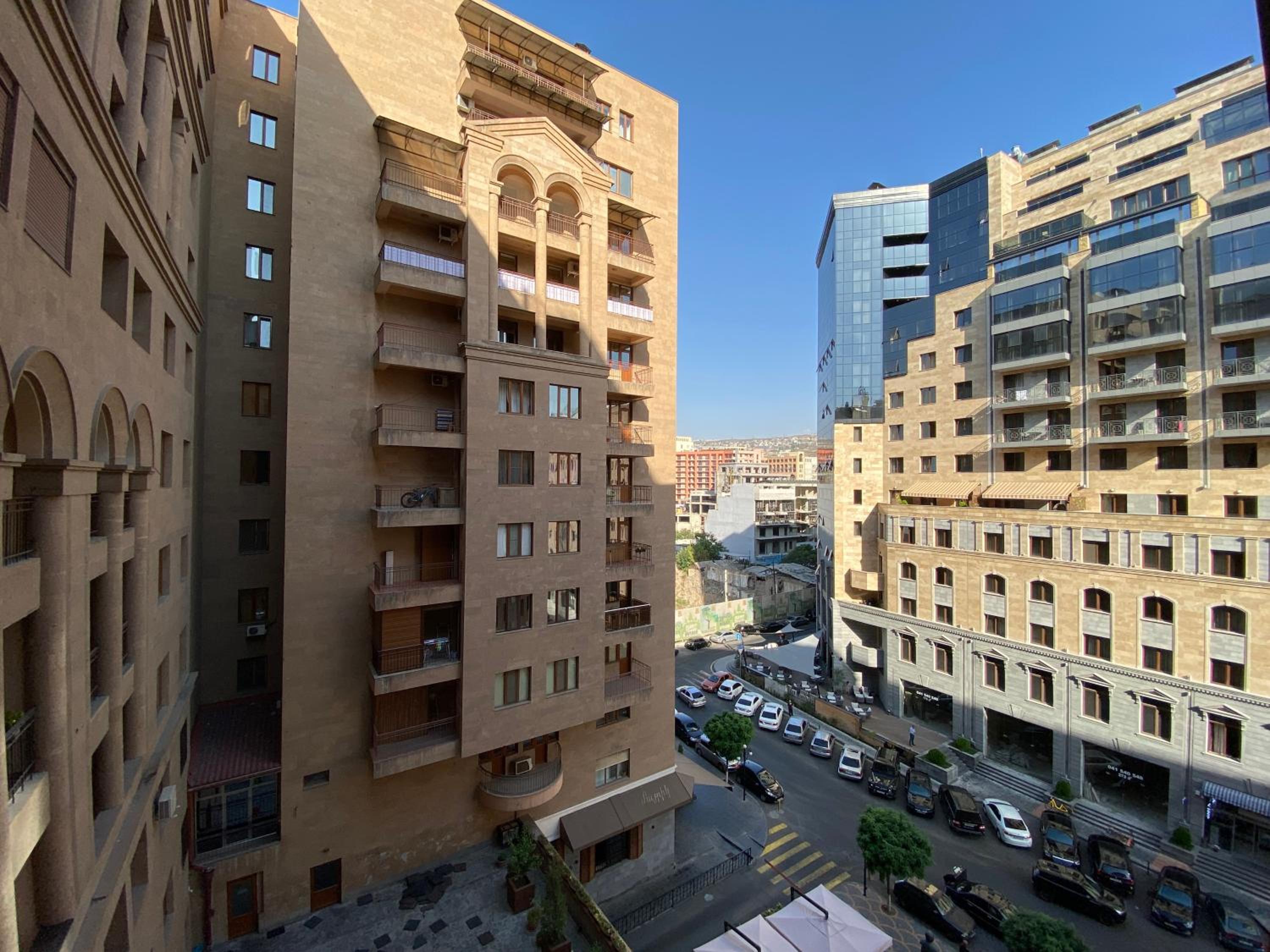 Amiryan street, 3 bedrooms Luxury apartment AM440