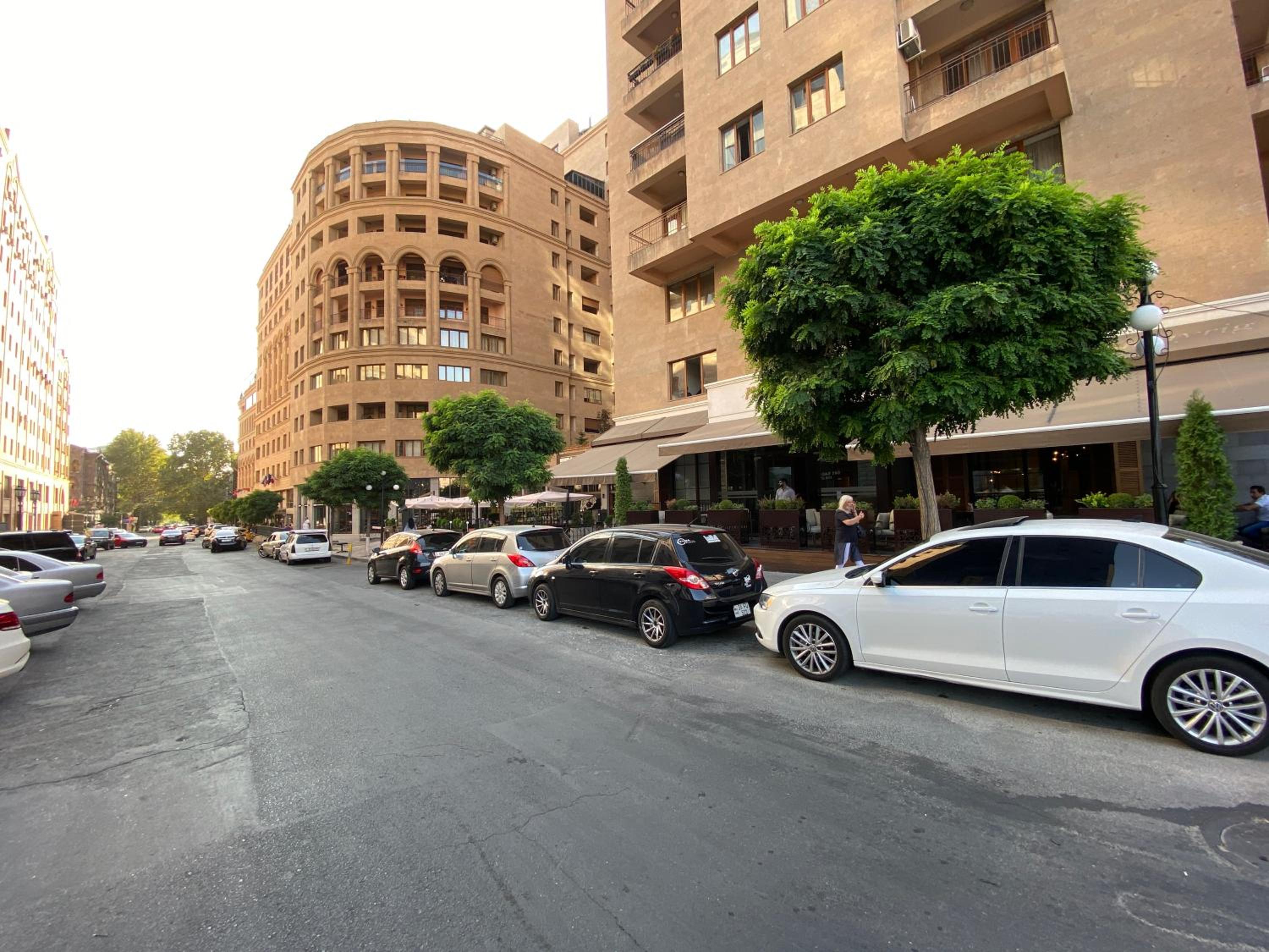 Amiryan street, 3 bedrooms Luxury apartment AM440