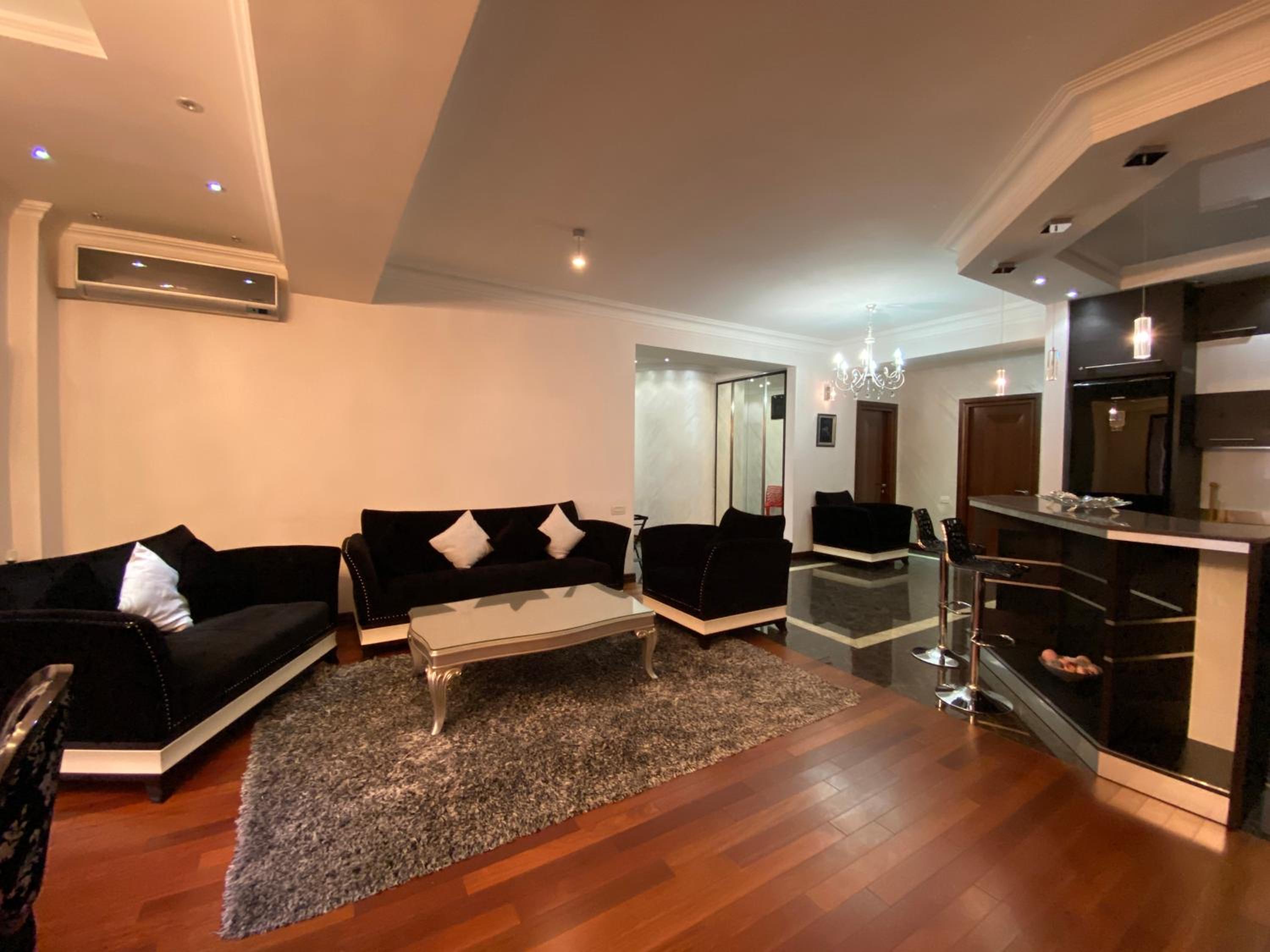 Amiryan street, 3 bedrooms Luxury apartment AM440