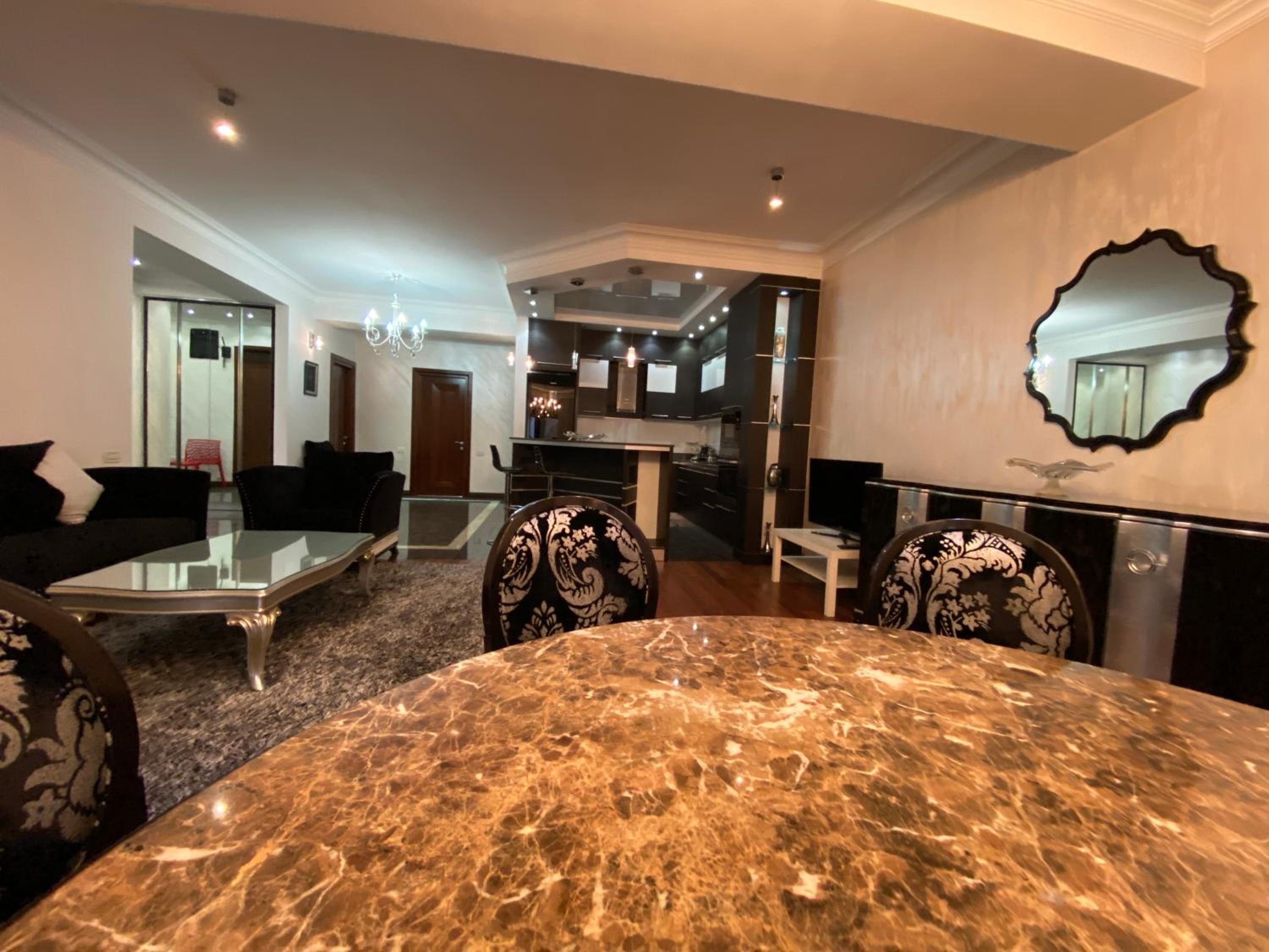 Amiryan street, 3 bedrooms Luxury apartment AM440