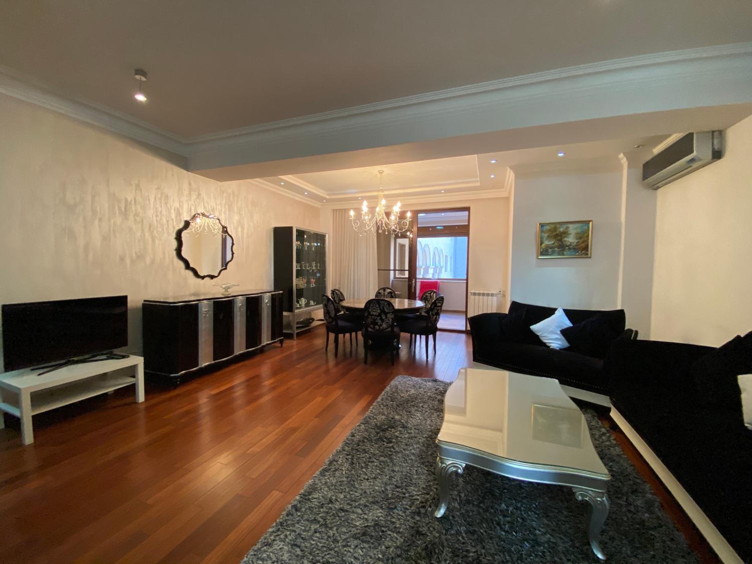 Amiryan street, 3 bedrooms Luxury apartment AM440