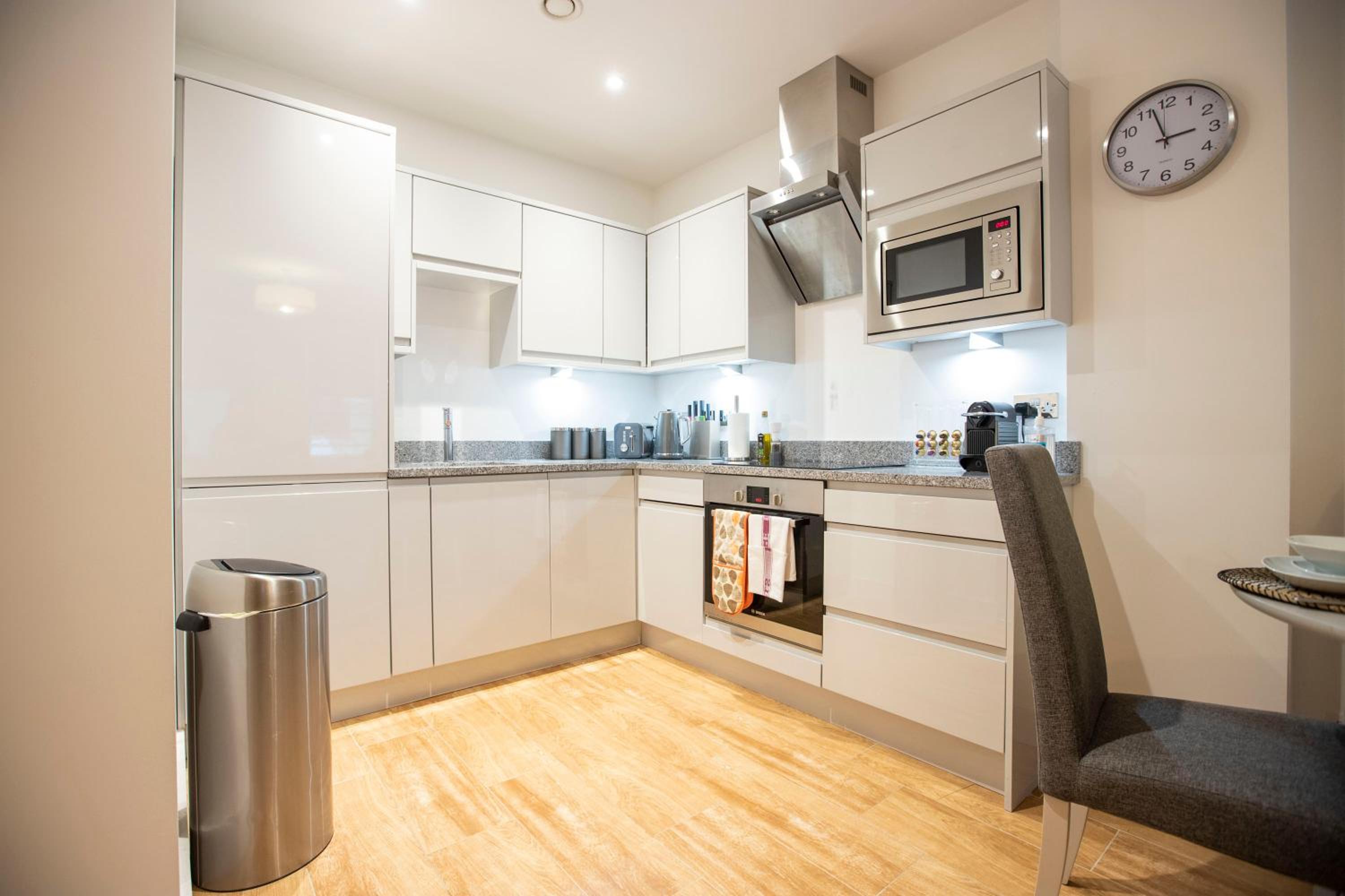 Urban Living's - The King Edward II Luxury Apartment in the heart of Windsor view 2