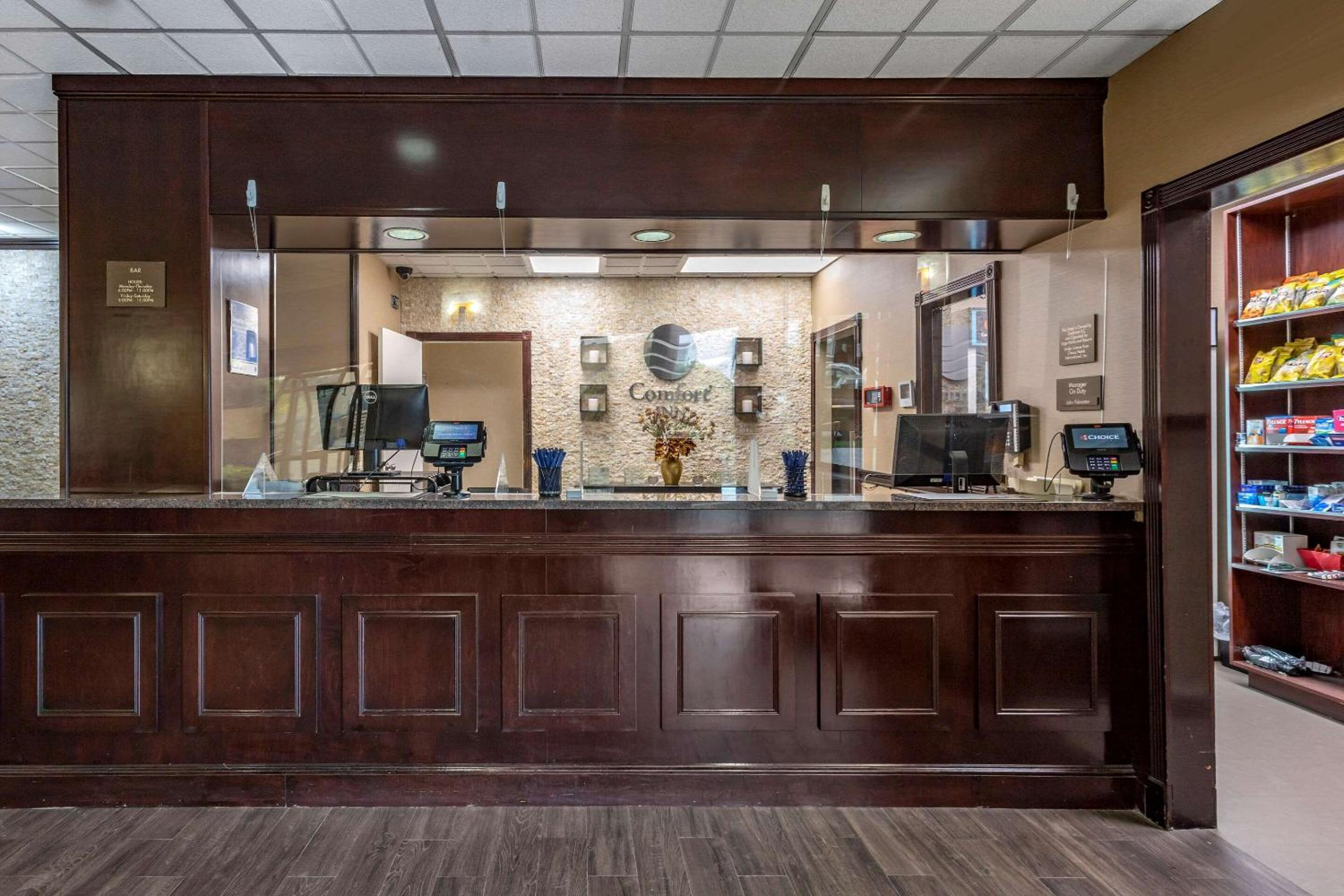 Comfort Inn Syosset-Long Island view 4