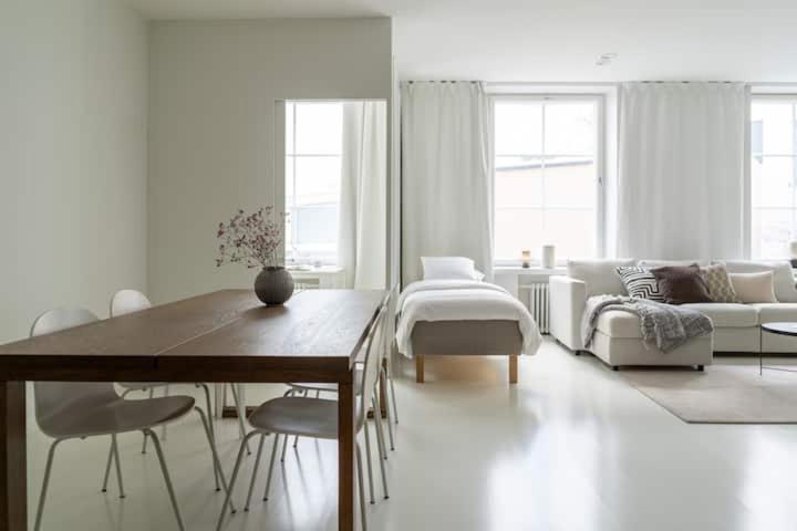 Spacious and central apartment with private sauna