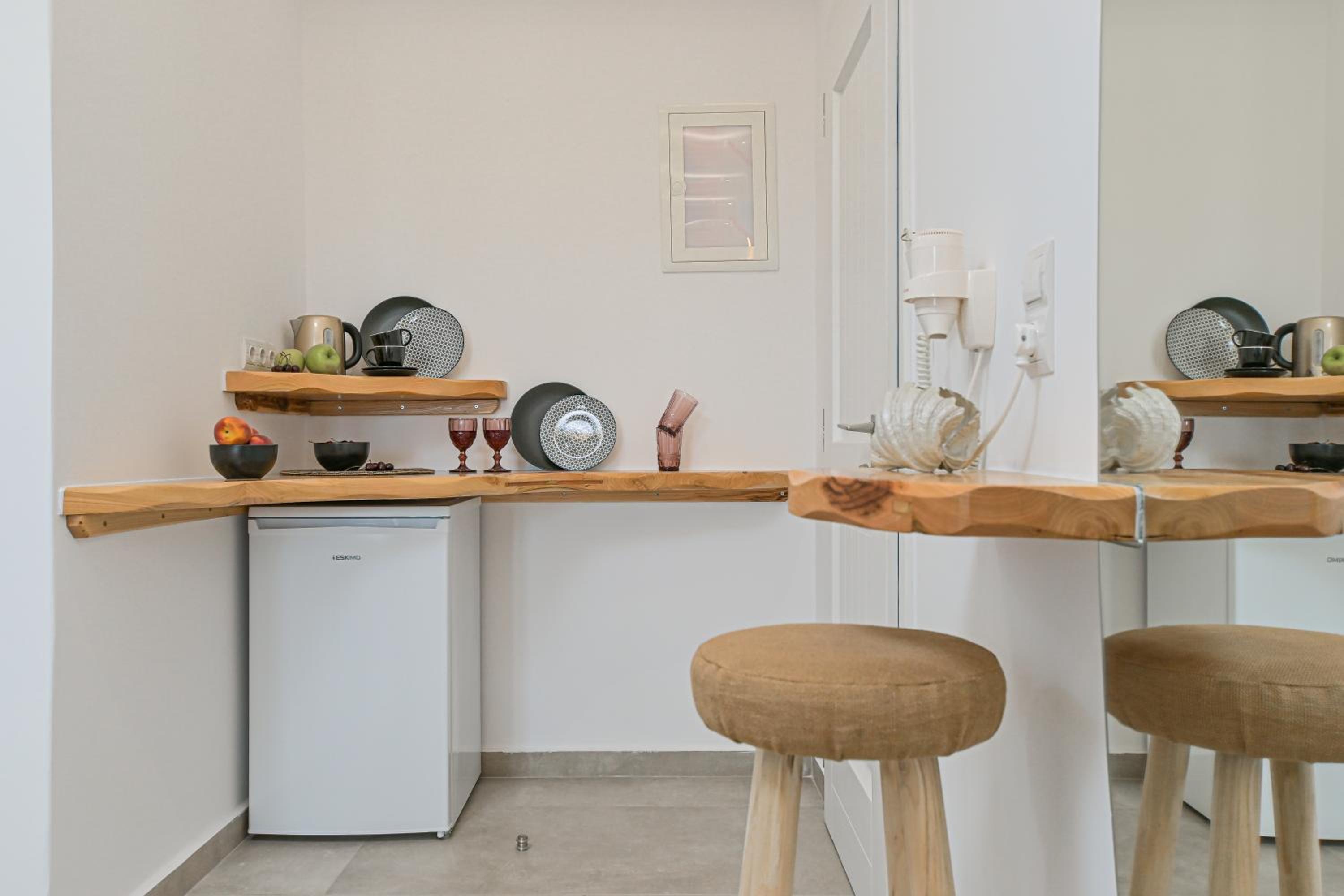 Alykes Studios & Suites
