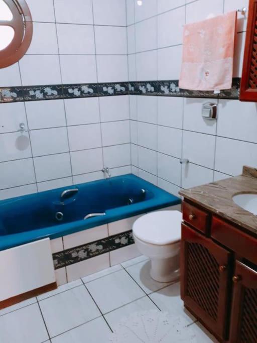 Ótima Casa para 10 pessoas /menos de 100m da Praia