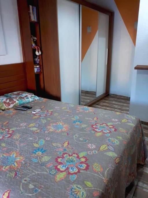 Ótima Casa para 10 pessoas /menos de 100m da Praia