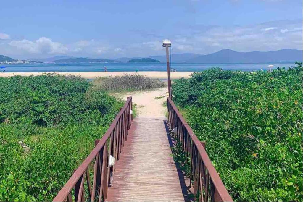 Ótima Casa para 10 pessoas /menos de 100m da Praia