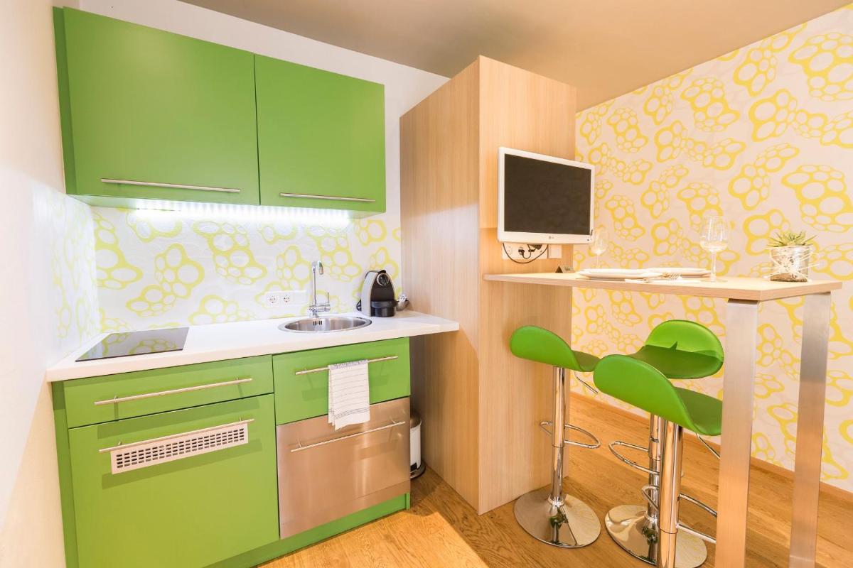 Room 4 & 5 Apartments