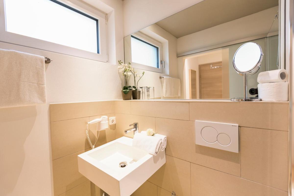 Room 4 & 5 Apartments