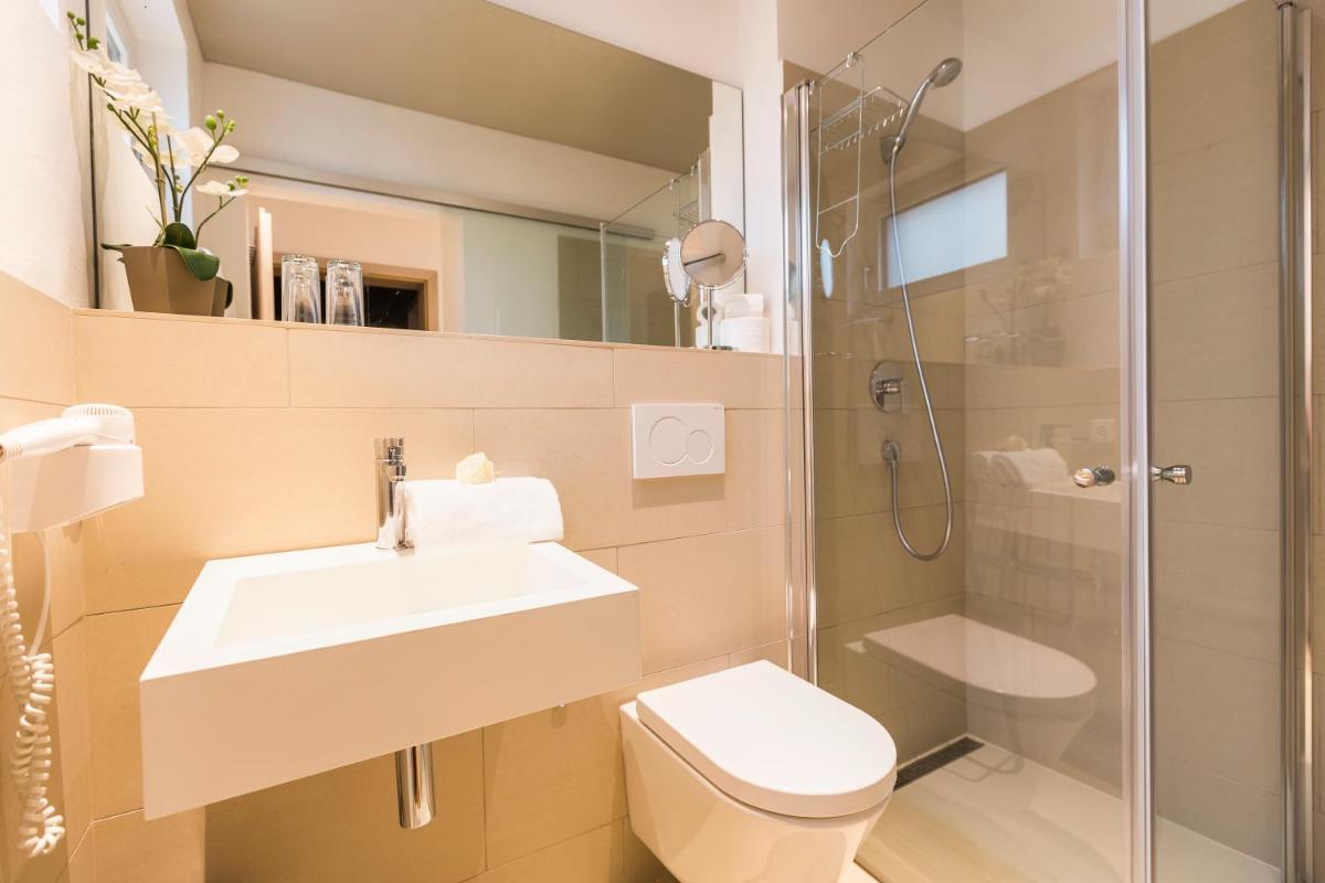 Room 4 & 5 Apartments