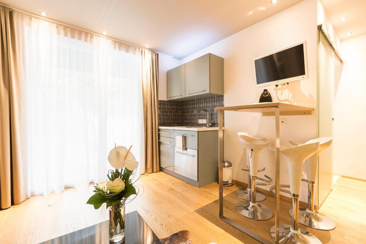 Room 4 & 5 Apartments