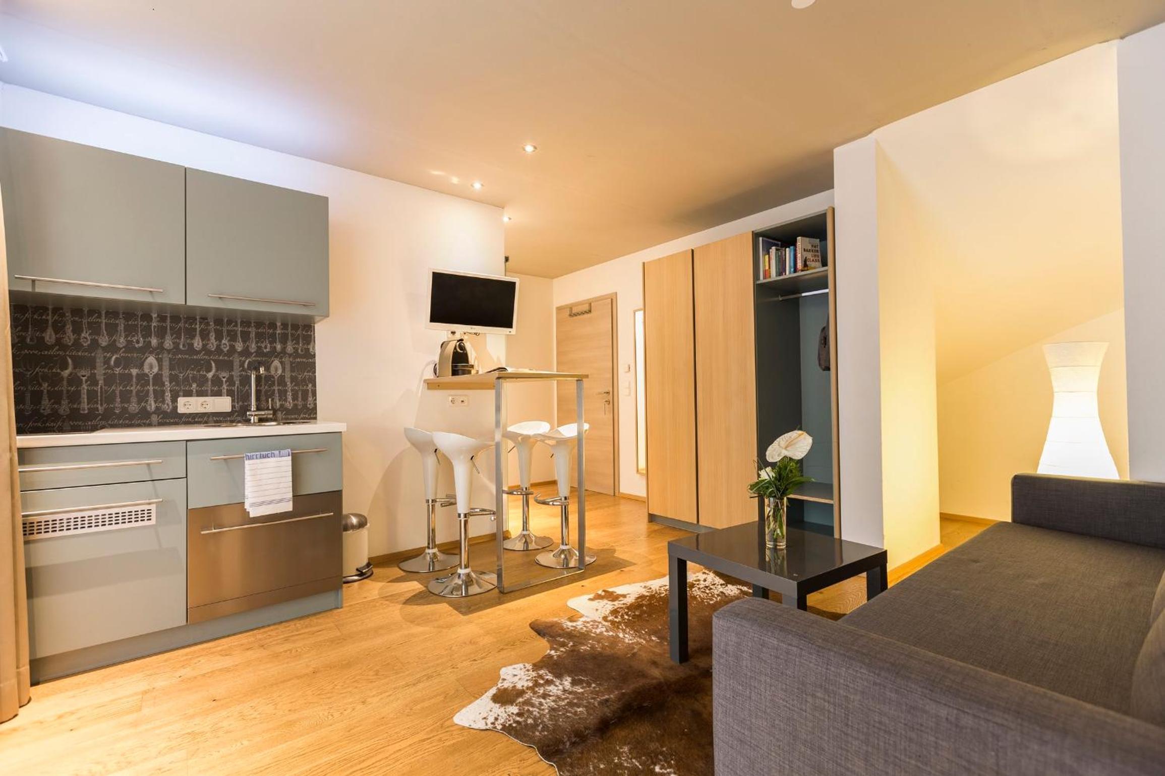 Room 4 & 5 Apartments