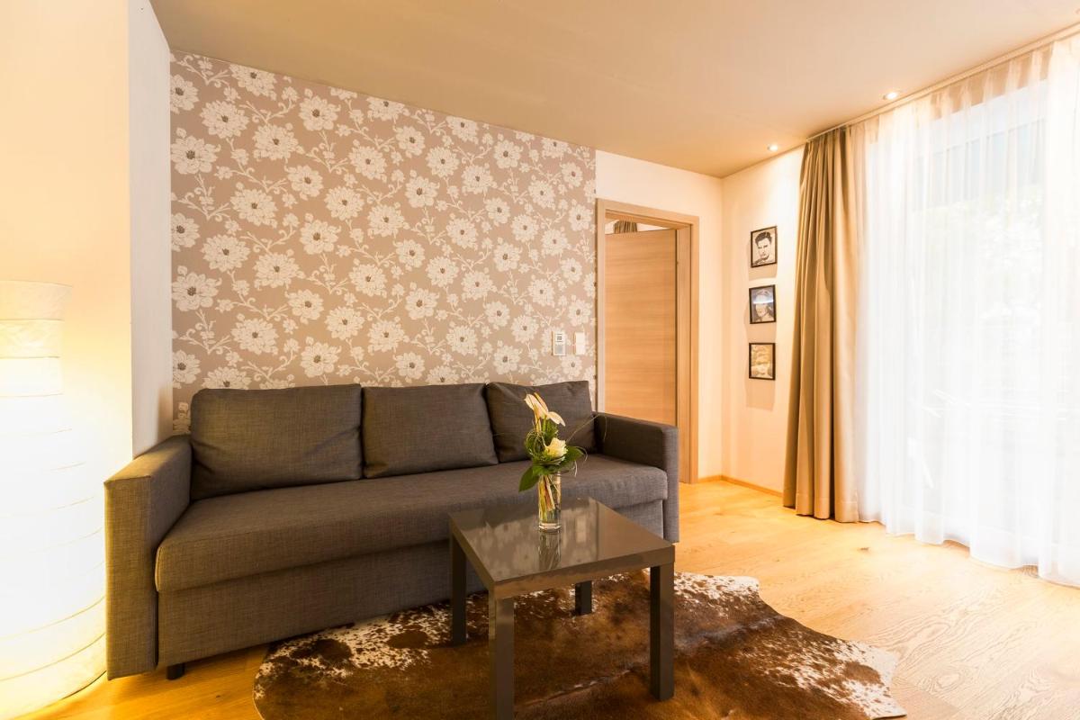Room 4 & 5 Apartments
