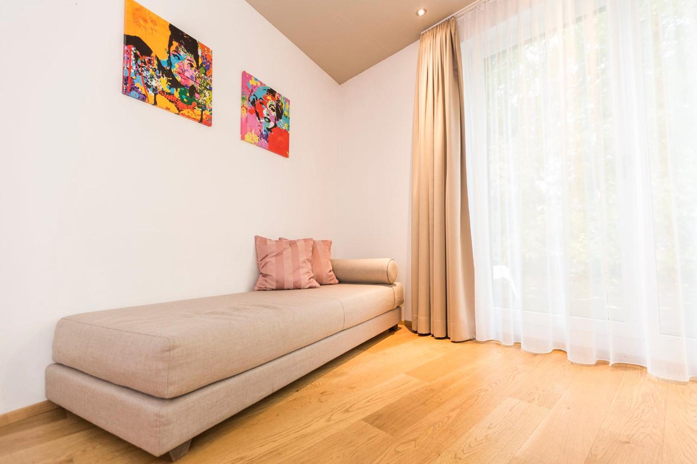 Room 4 & 5 Apartments