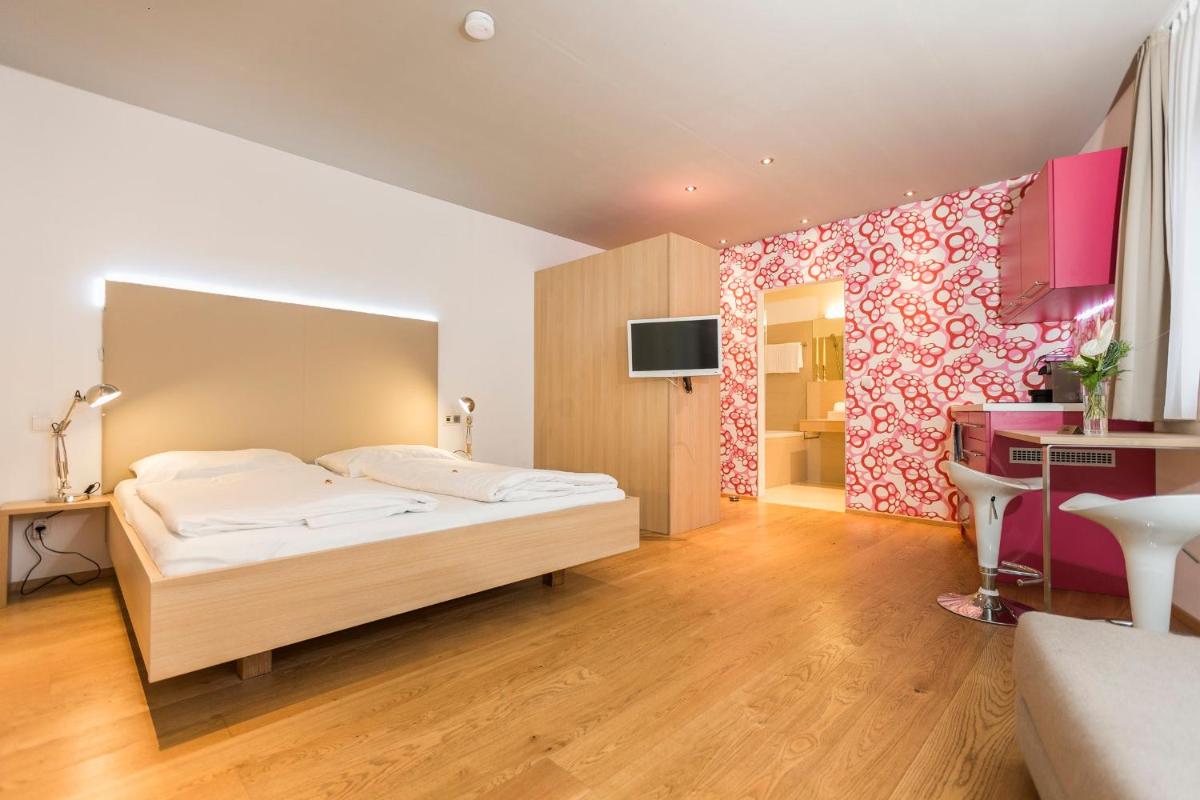 Room 4 & 5 Apartments