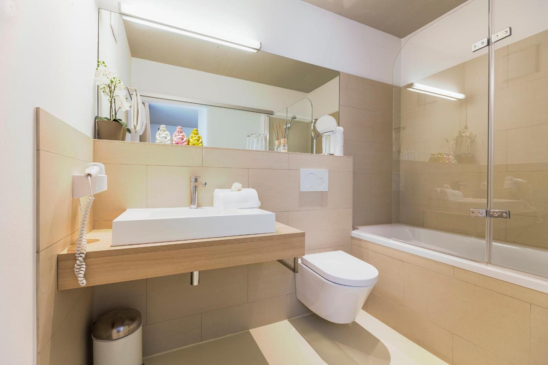 Room 4 & 5 Apartments