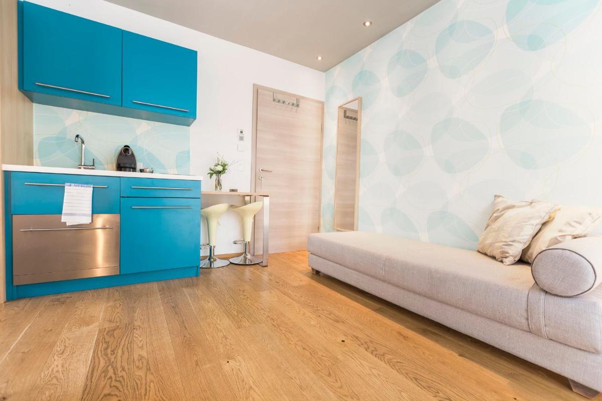 Room 4 & 5 Apartments