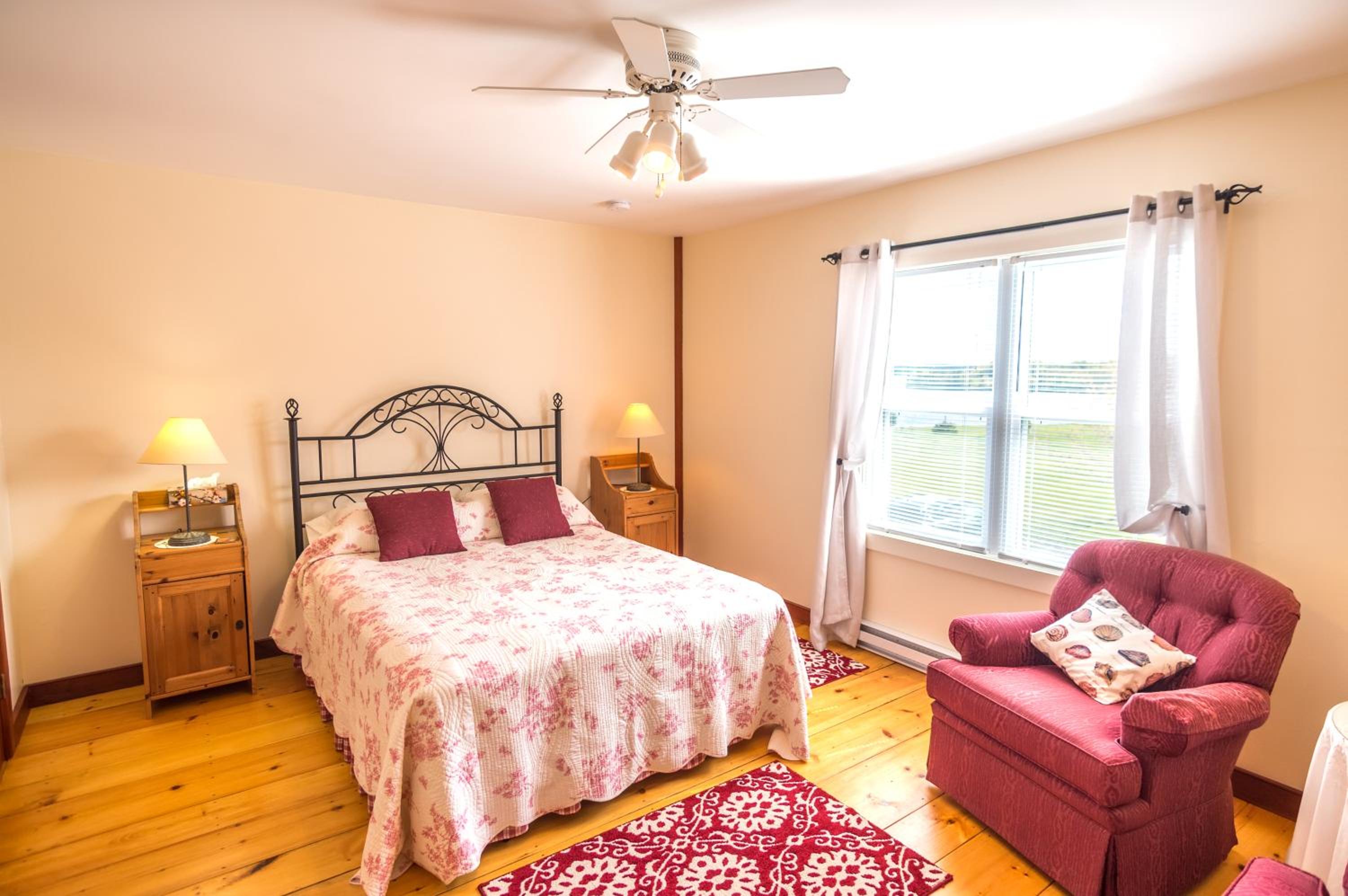 Bayview Pines Country Inn B&B
