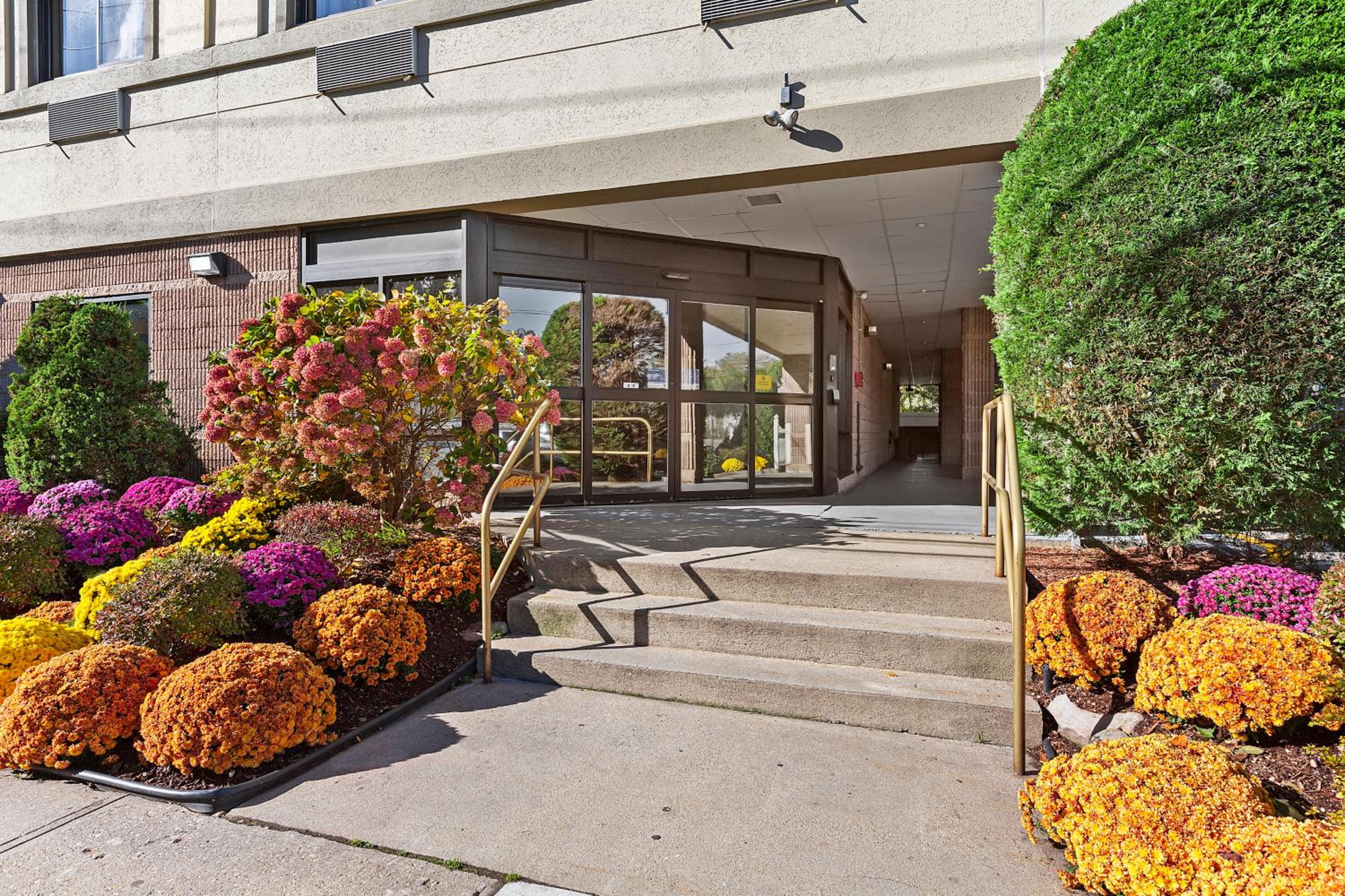 Comfort Inn Syosset-Long Island view 3
