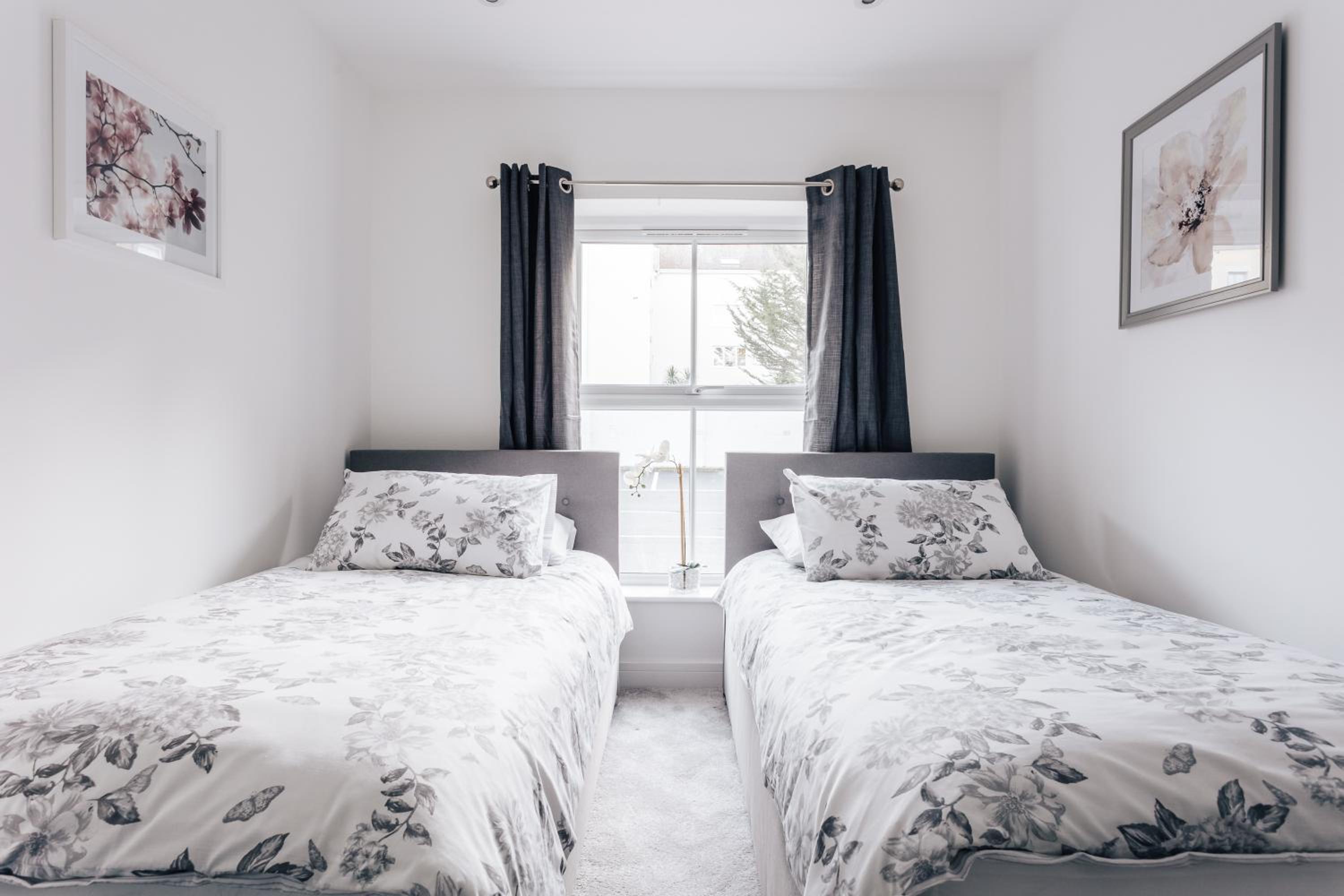 Contemporary Two Bedroom Duplex - Secluded Residence with Parking in a Prime Central Location view 2
