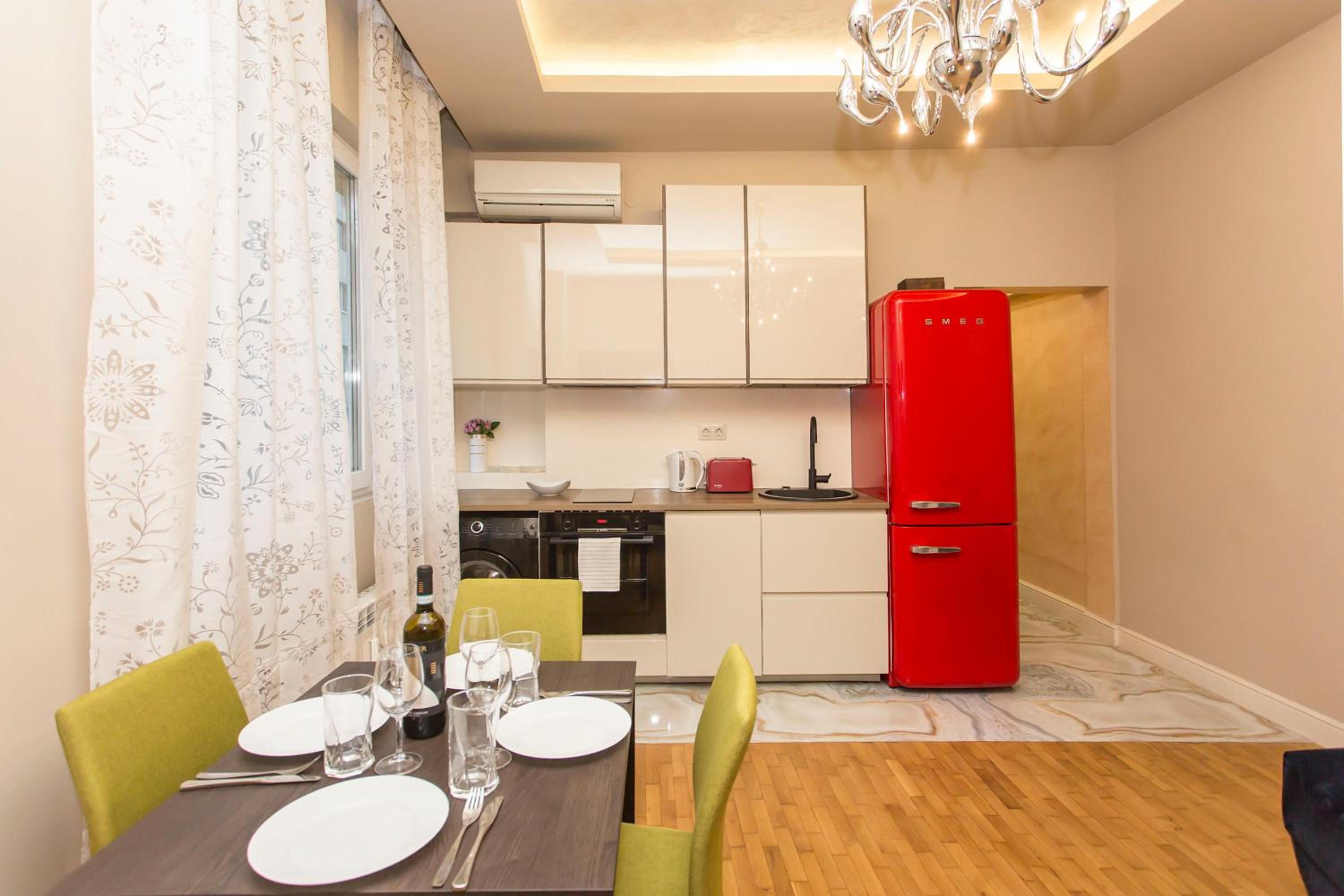 Elegant 2bdr Apartment with a Balcony view 5