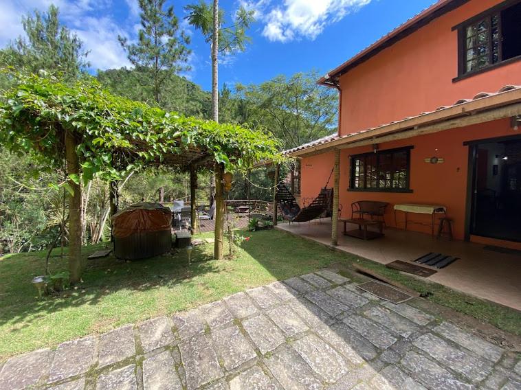 Lumiar chalé colonial lareira deck para beira rio particular e reservado área de lazer pertinho centro do bairro