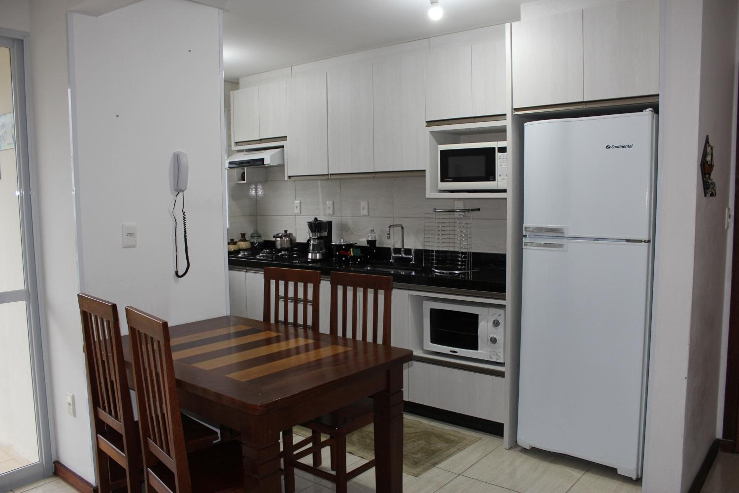 APARTAMENTO ENCANTADOR, À 400 METROS DA PRAIA DE PALMAS, view 3
