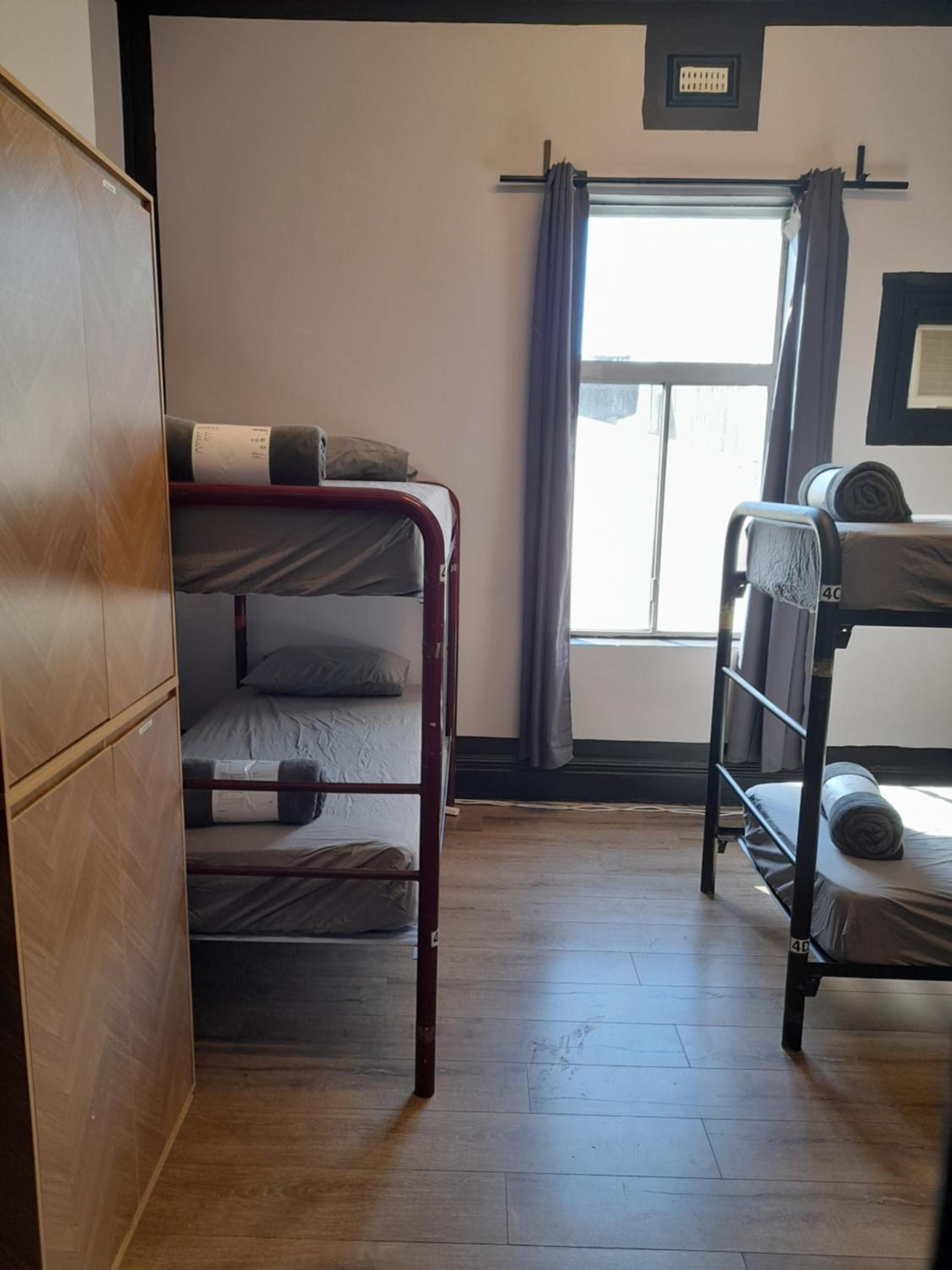 Ozi Inn Backpackers - Perth -Valid International Passport Required