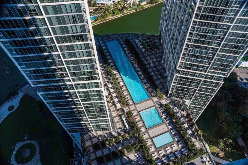 Hotel Downtown Miami Condo at the W - ICON Brickell - Image 1