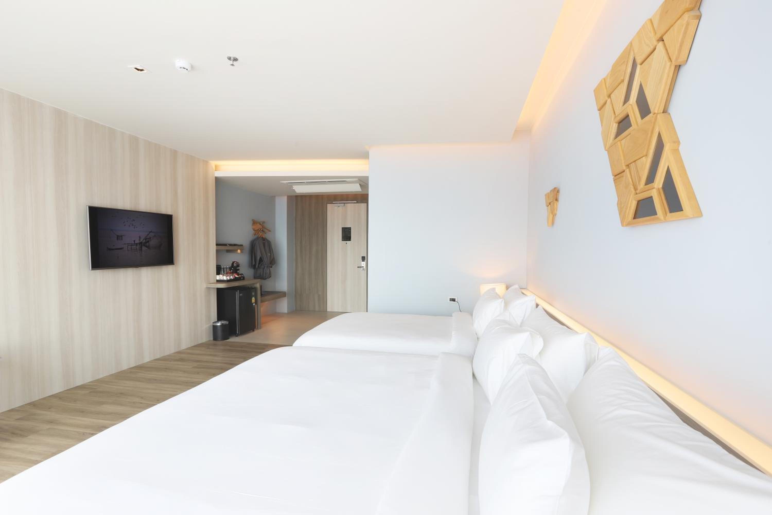 The Signature Hotel Airport 74