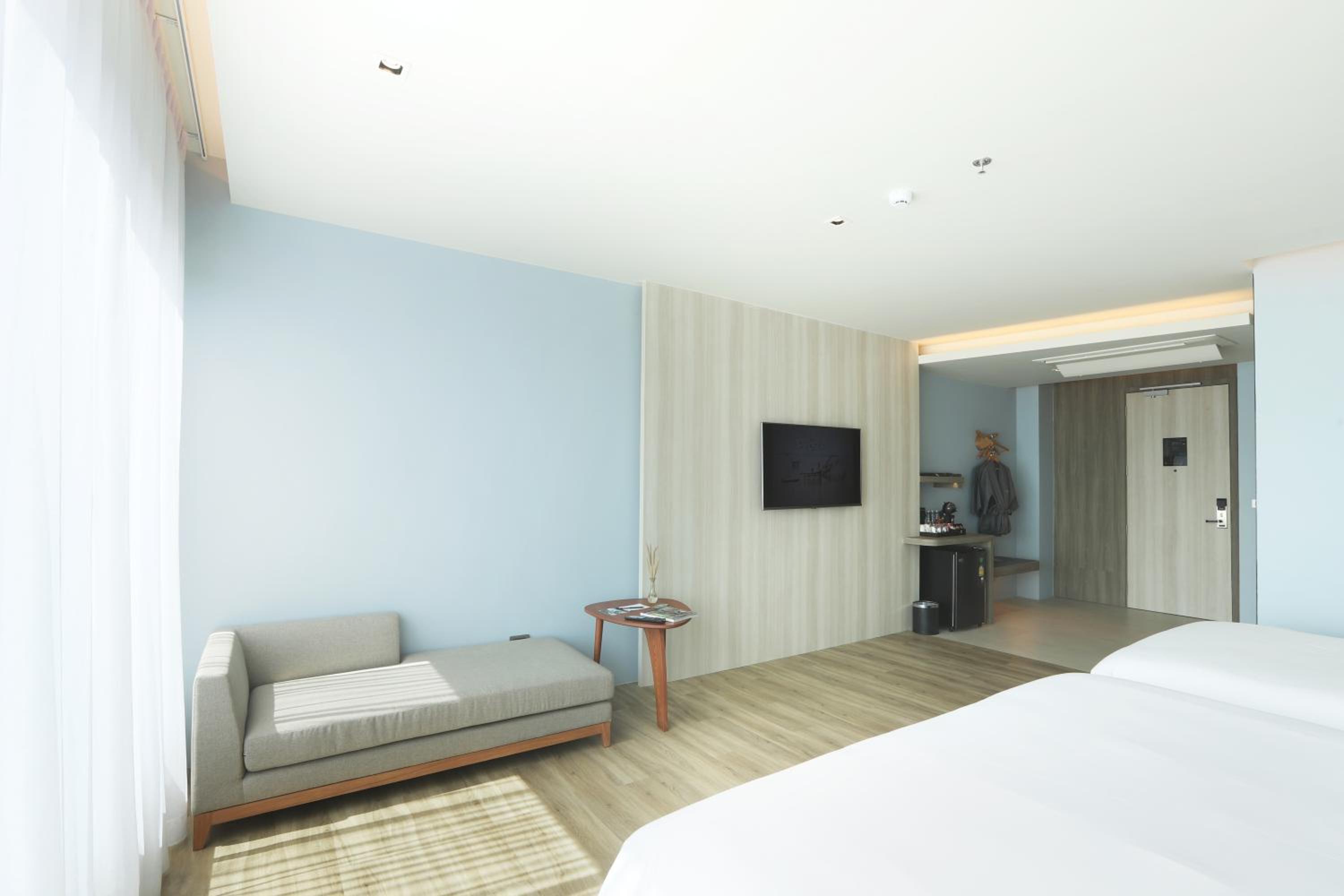 The Signature Hotel Airport 77