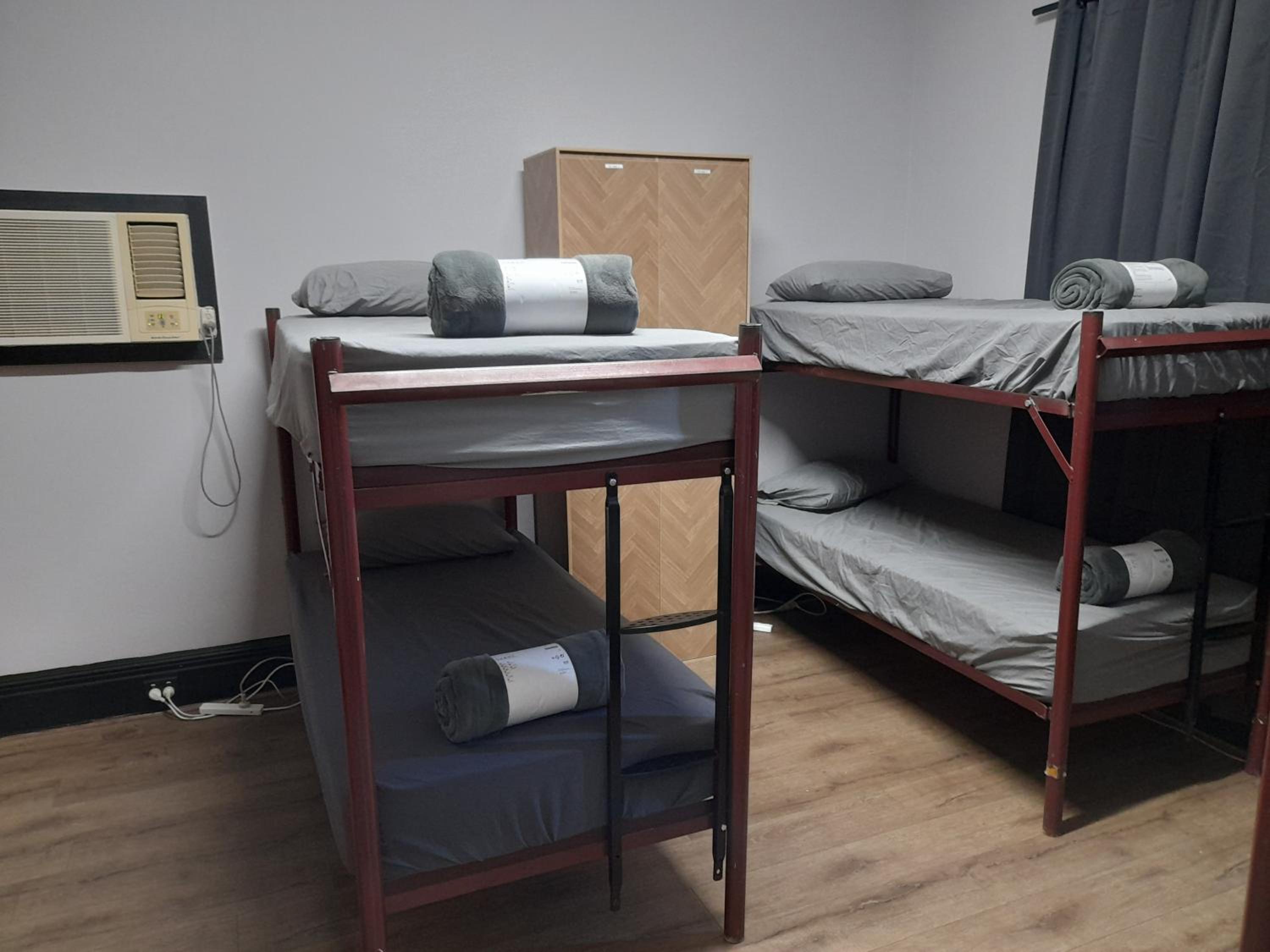 Ozi Inn Backpackers - Perth -Valid International Passport Required