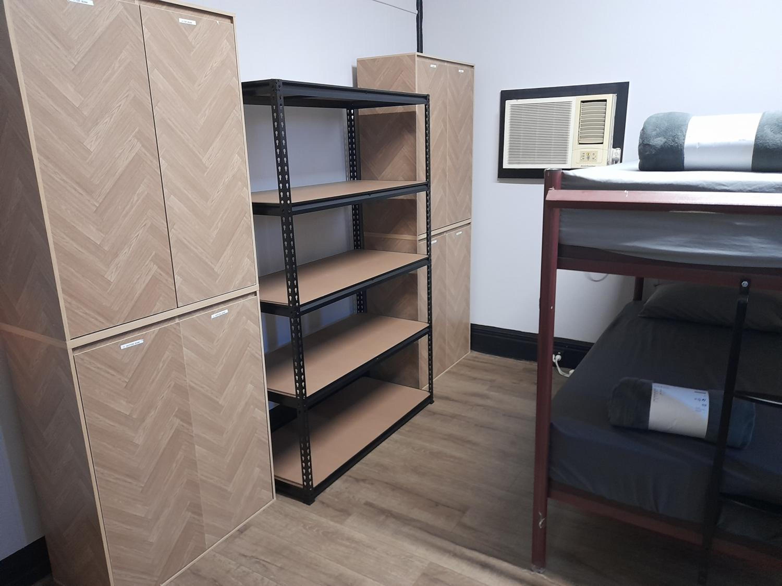 Ozi Inn Backpackers - Perth -Valid International Passport Required