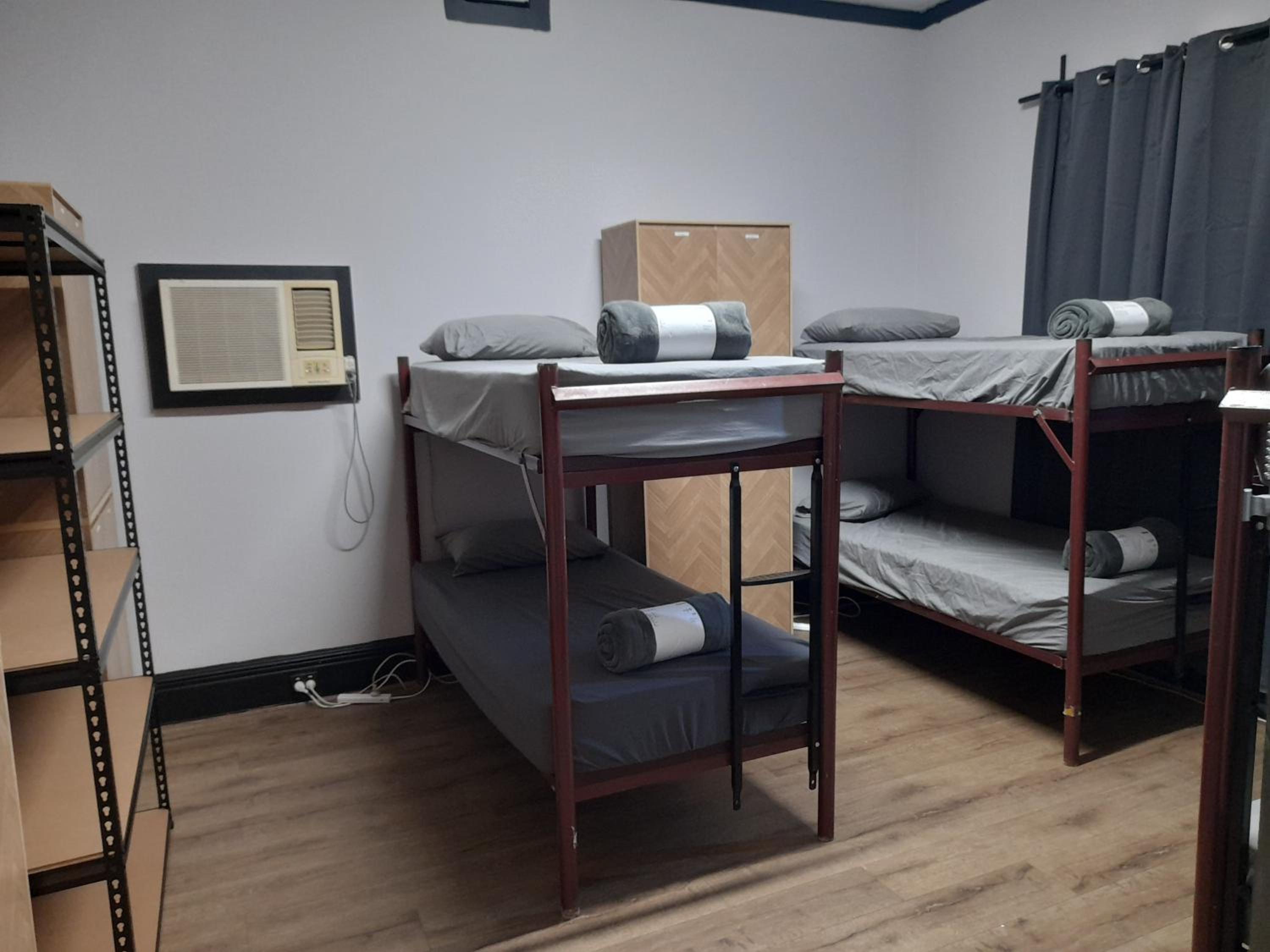 Ozi Inn Backpackers - Perth -Valid International Passport Required