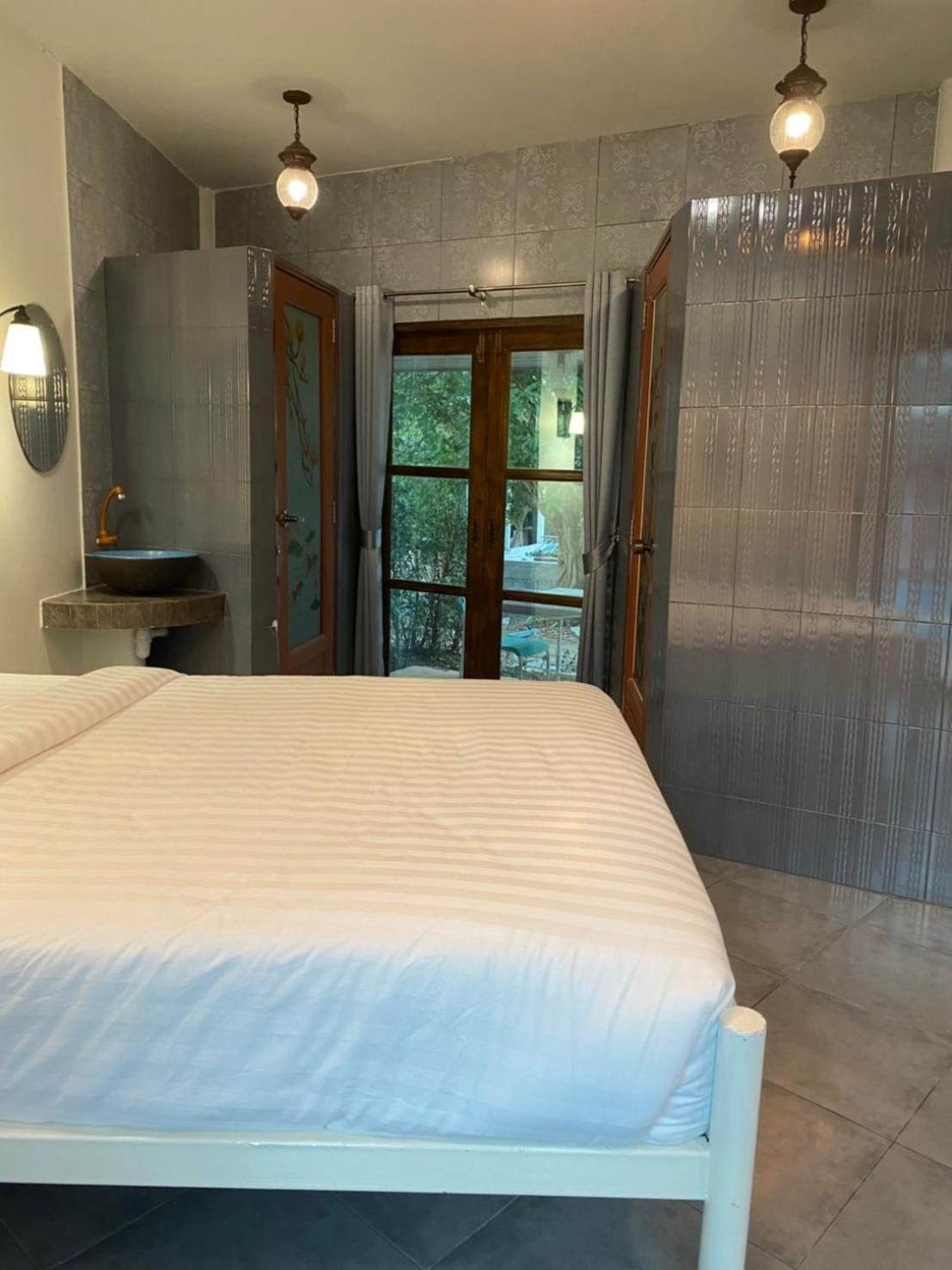River Kwai Kiri Resort